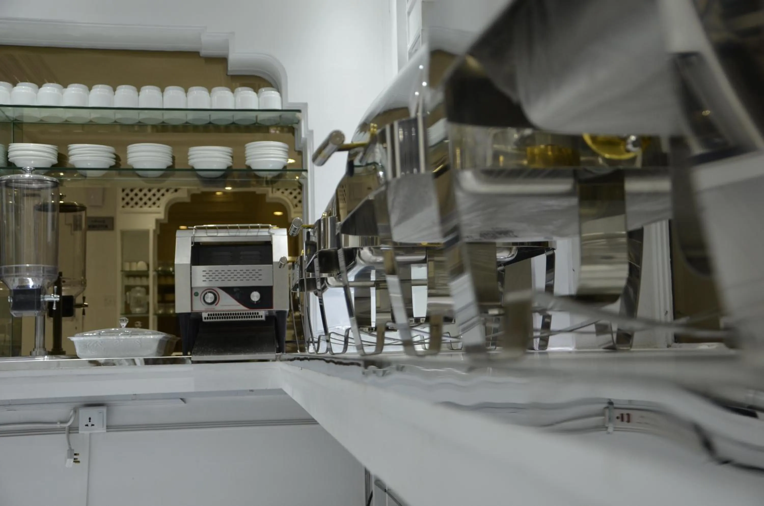 Restaurant/places to eat in White Fort Hotel