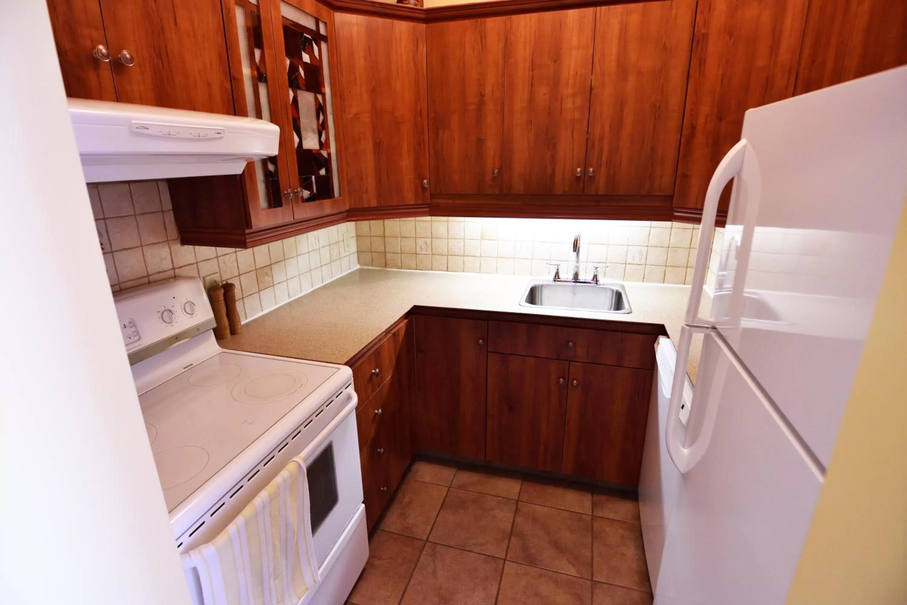 Communal kitchen, Kitchen/Kitchenette in Auberge le St-Georges