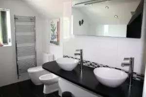 Bathroom in B&B Dorwyn Manor