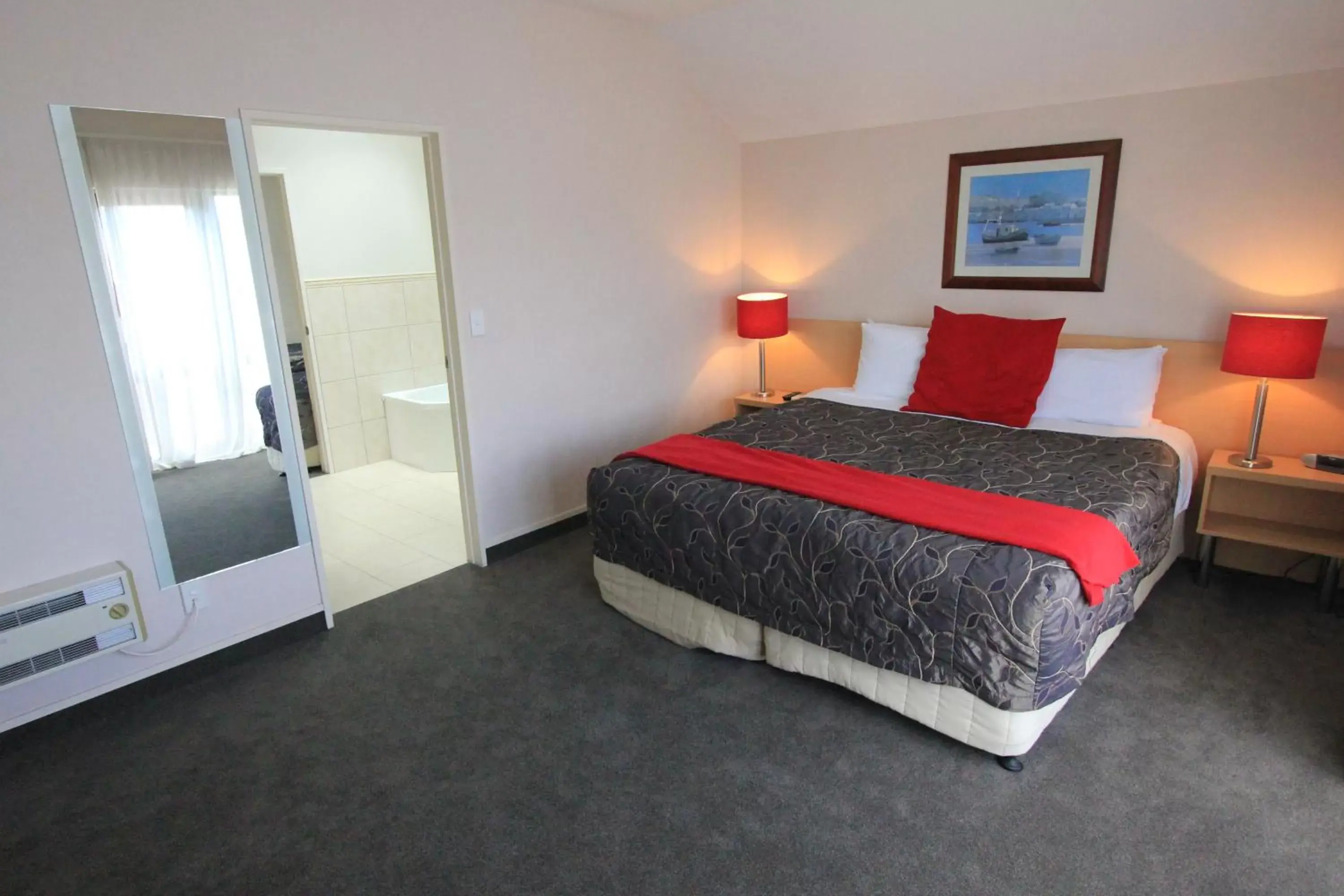 Bedroom, Bed in Voyager Apartments Taupo