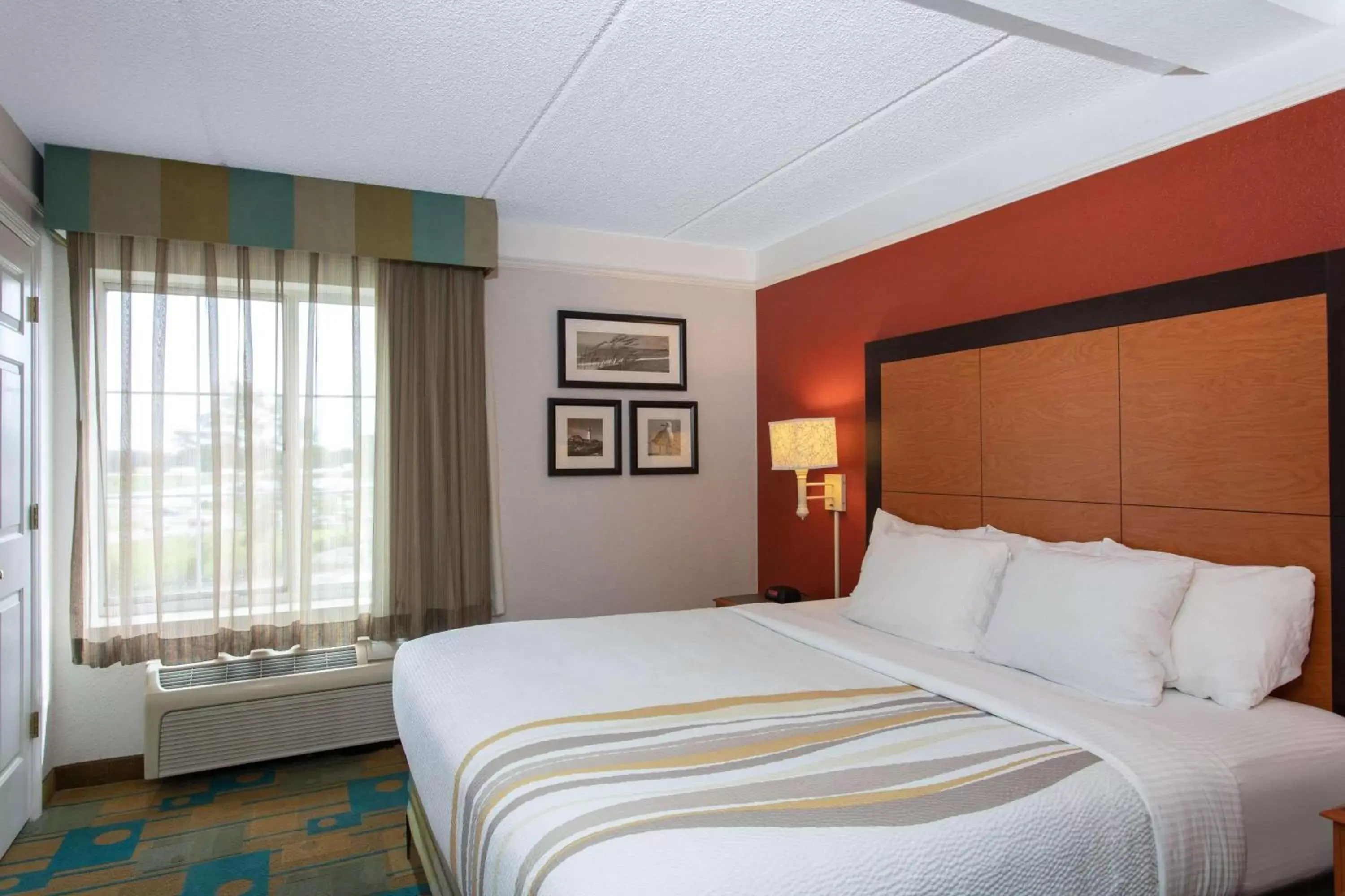 Photo of the whole room, Bed in La Quinta by Wyndham Jacksonville Butler Blvd Photo of the whole room, Bed in La Quinta by Wyndham Jacksonville Butler Blvd