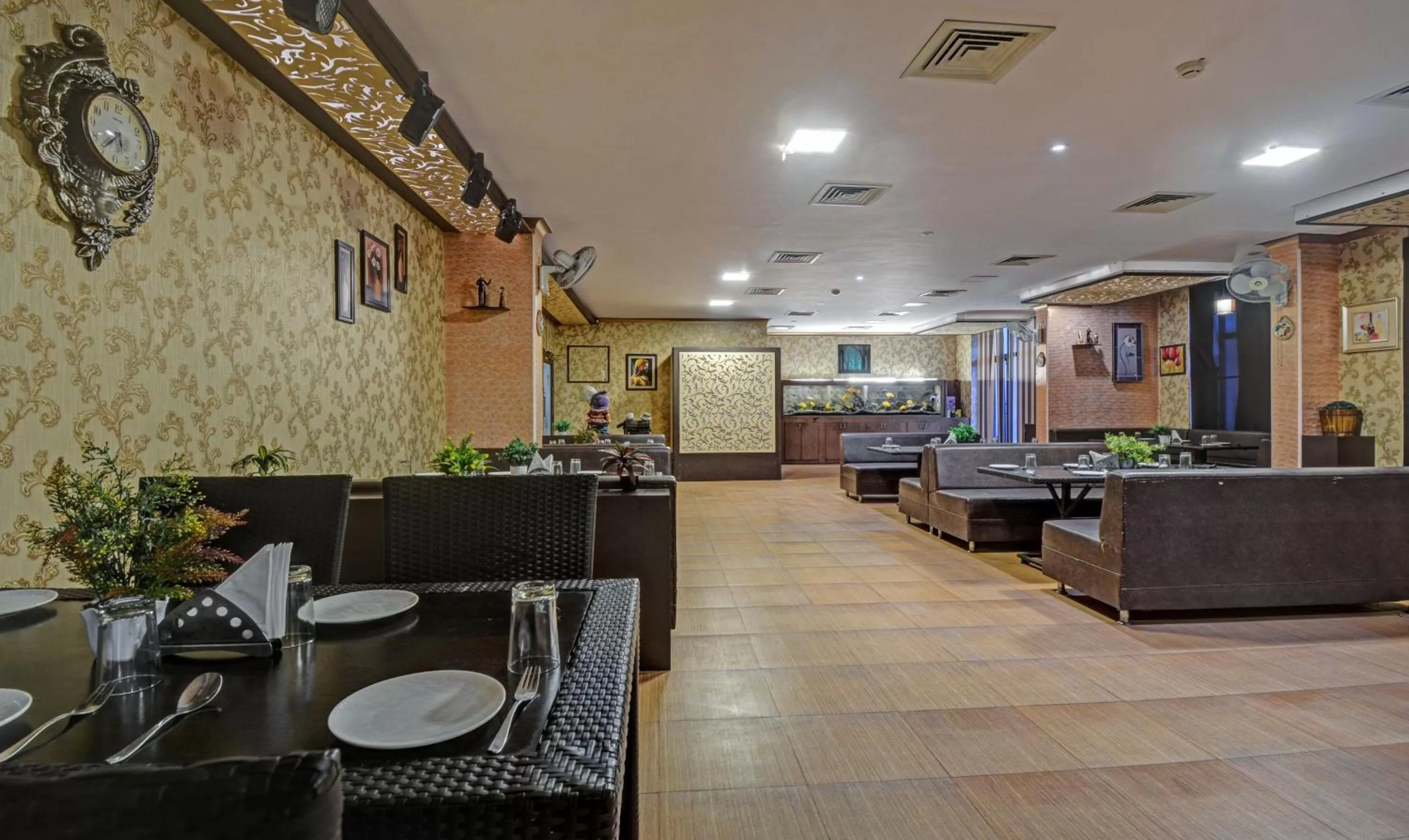 Restaurant/places to eat in Treebo New Rockwell Vivek Vihar