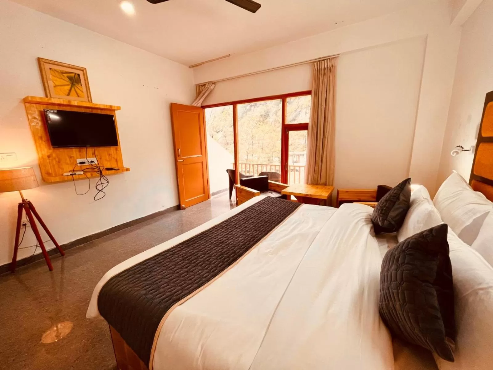 Bed in Himalayan Riverside Resort, Manali