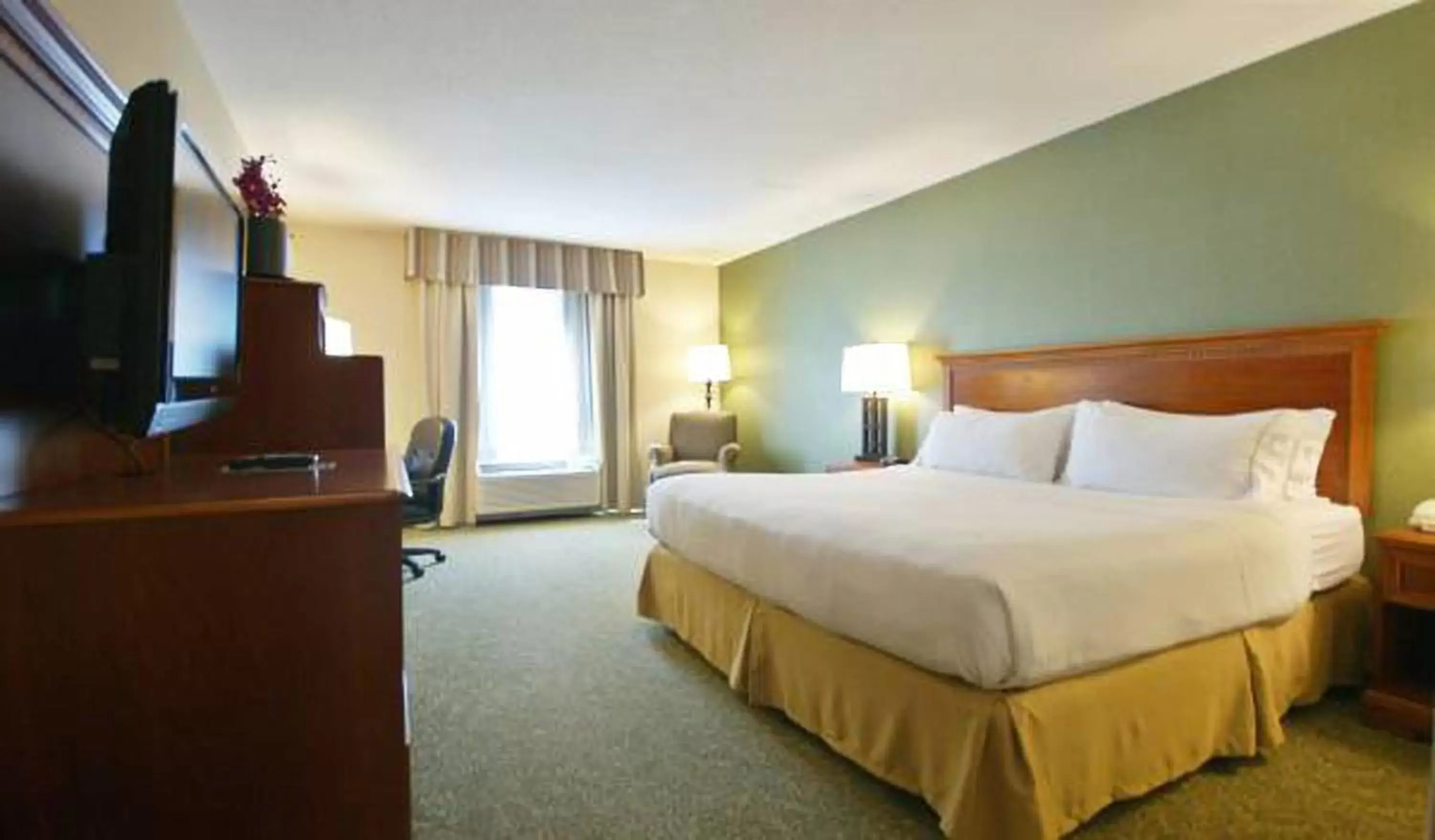 Photo of the whole room, Bed in Holiday Inn Express Hotel & Suites Hagerstown, an IHG Hotel