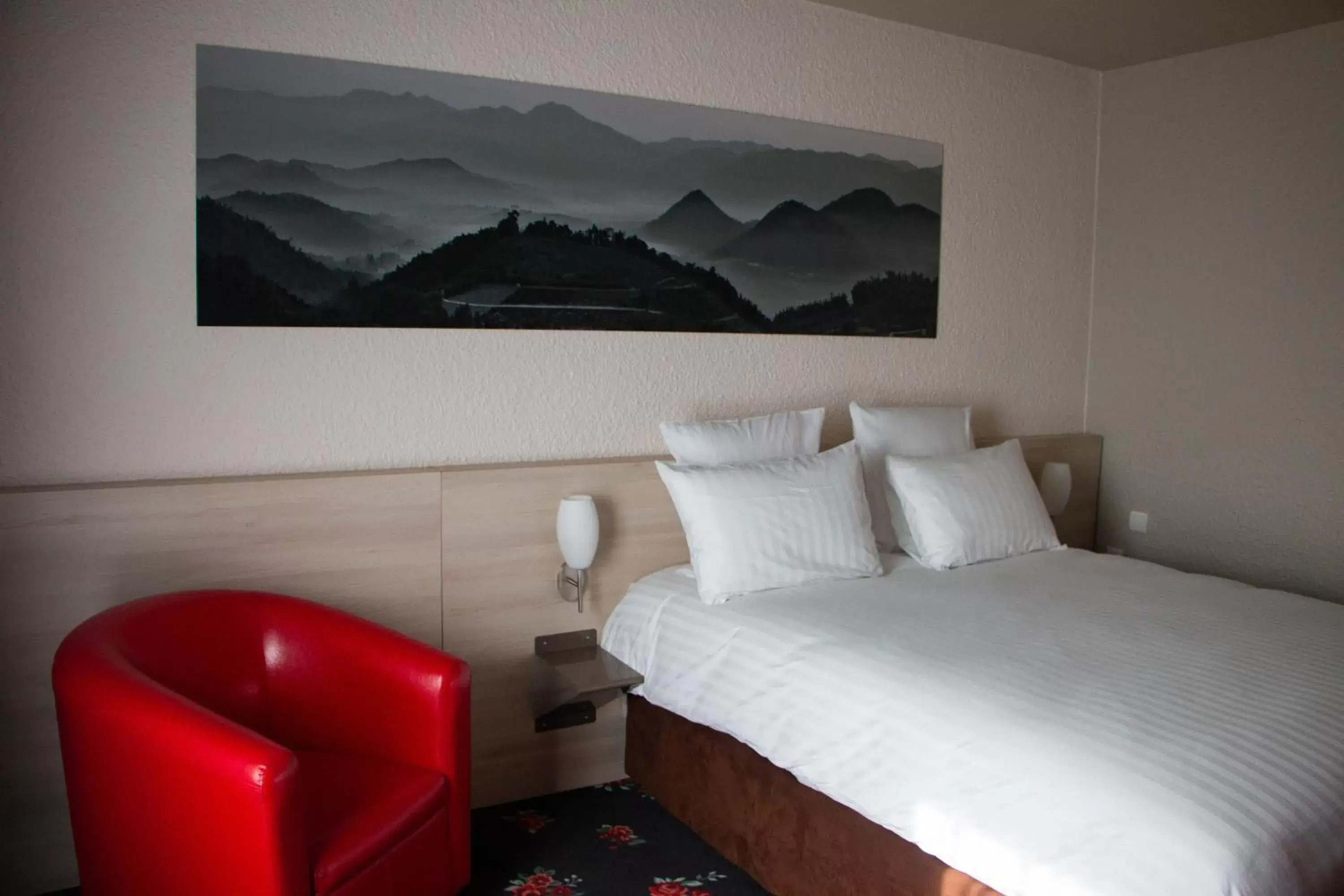 Bedroom, Bed in Best Western Porte du Forez