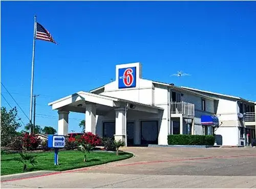 Property Building in Motel 6-Lancaster, TX - DeSoto - Lancaster