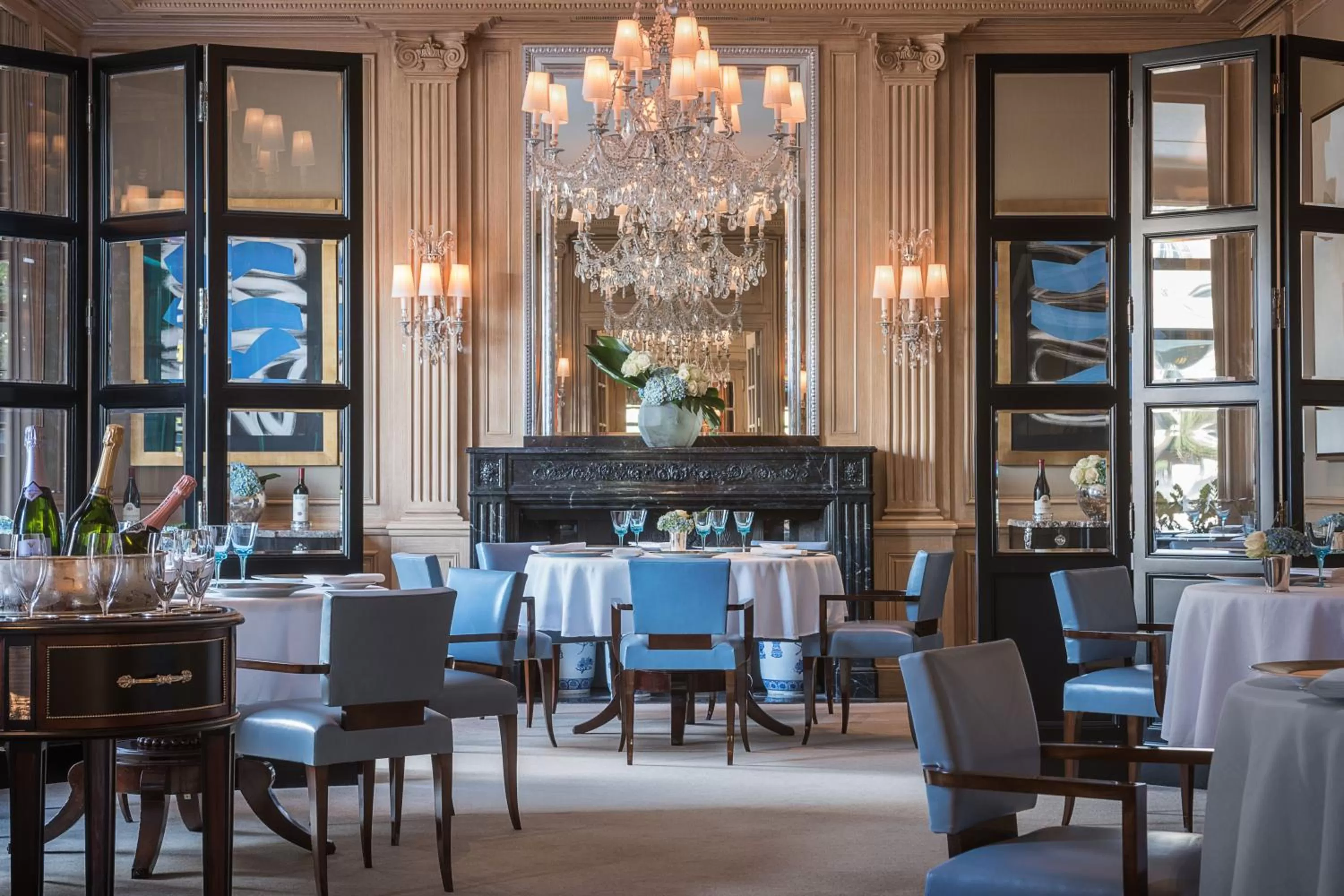 Restaurant/places to eat in Four Seasons Hotel des Bergues Geneva