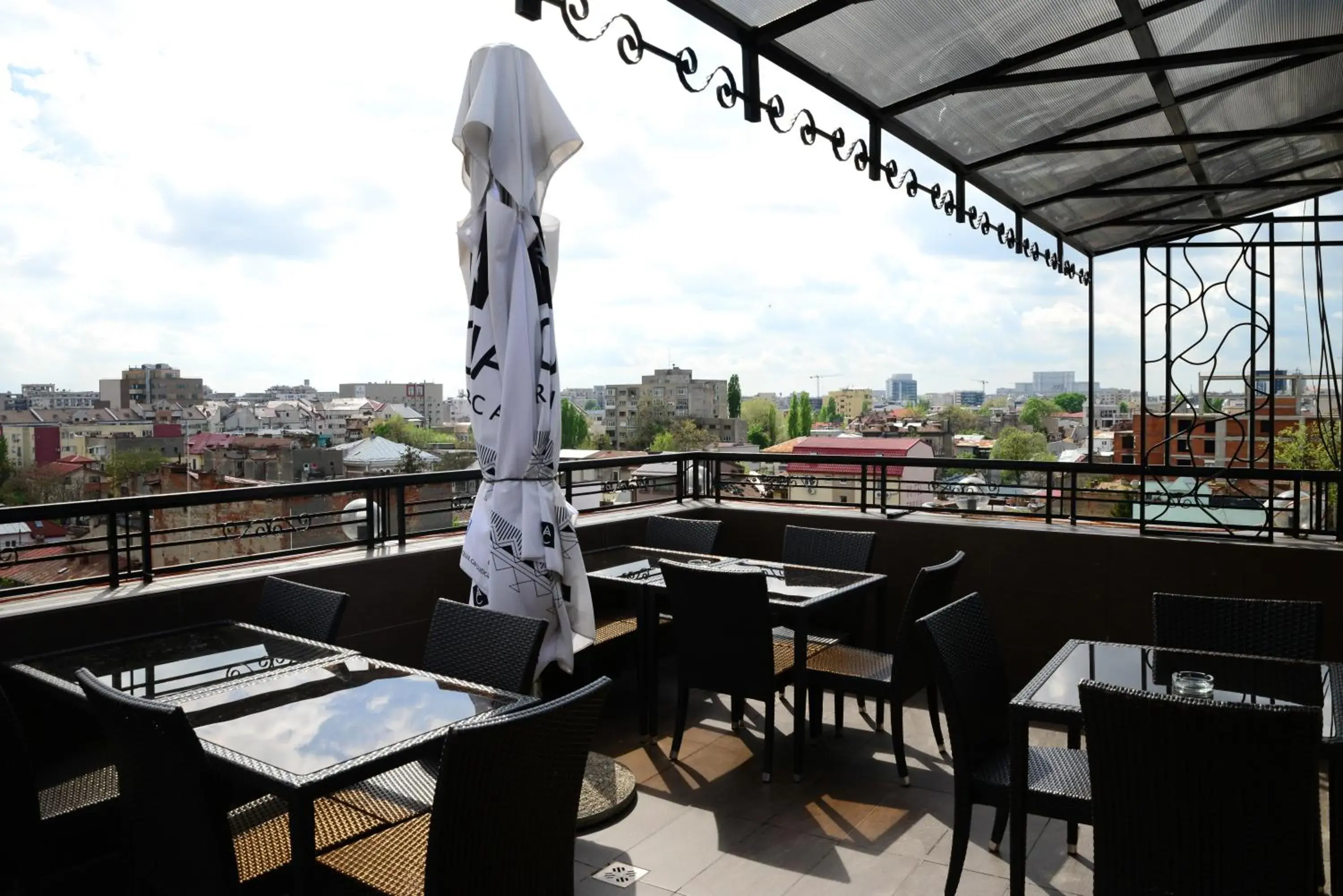 Balcony/Terrace, Restaurant/Places to Eat in Hotel Razvan