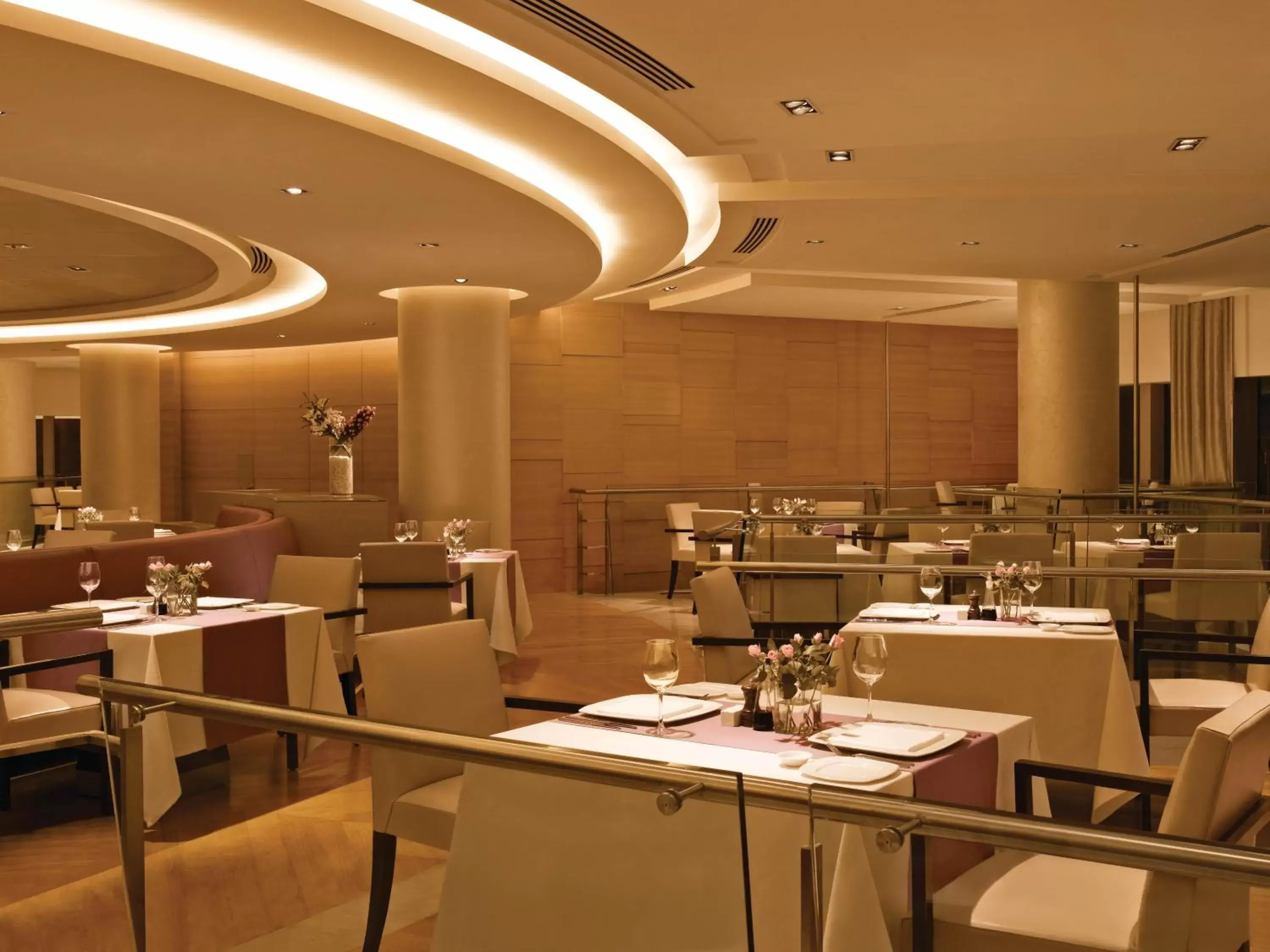 Restaurant/Places to Eat in Trident Bandra Kurla