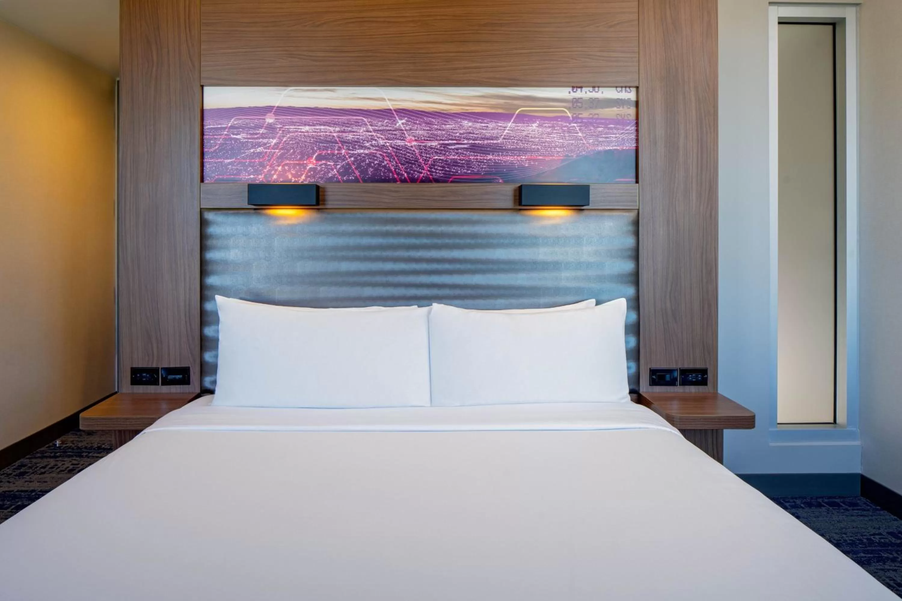 Photo of the whole room, Bed in Aloft Santa Clara - San Jose North