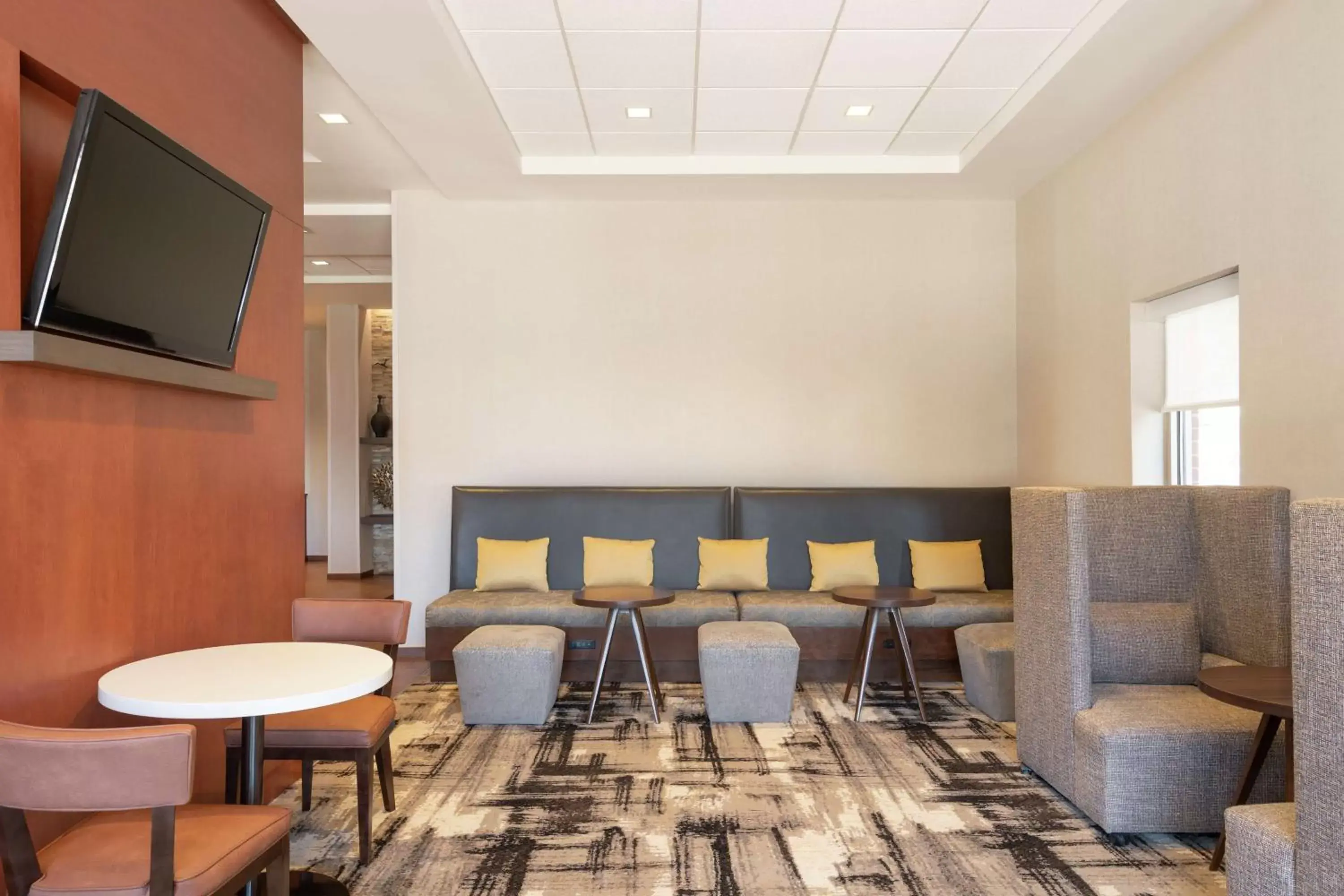 Dining area, Seating Area in Hampton Inn Portland Downtown Waterfront