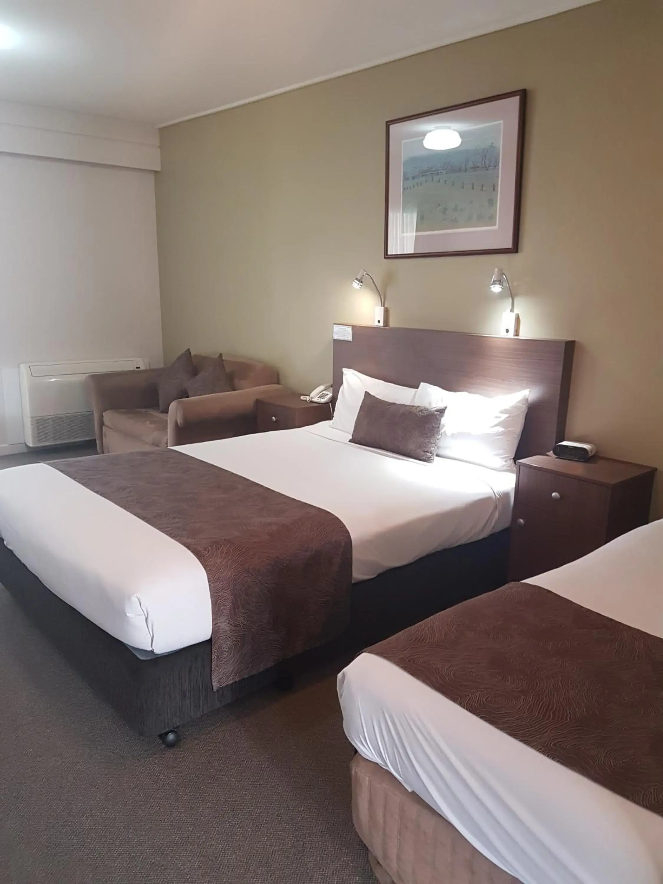 Photo of the whole room, Bed in Vine Inn Barossa