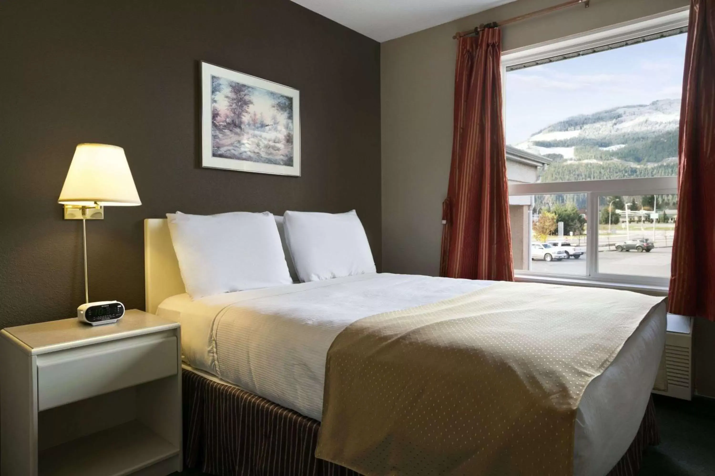 Photo of the whole room, Bed in Super 8 by Wyndham Revelstoke BC