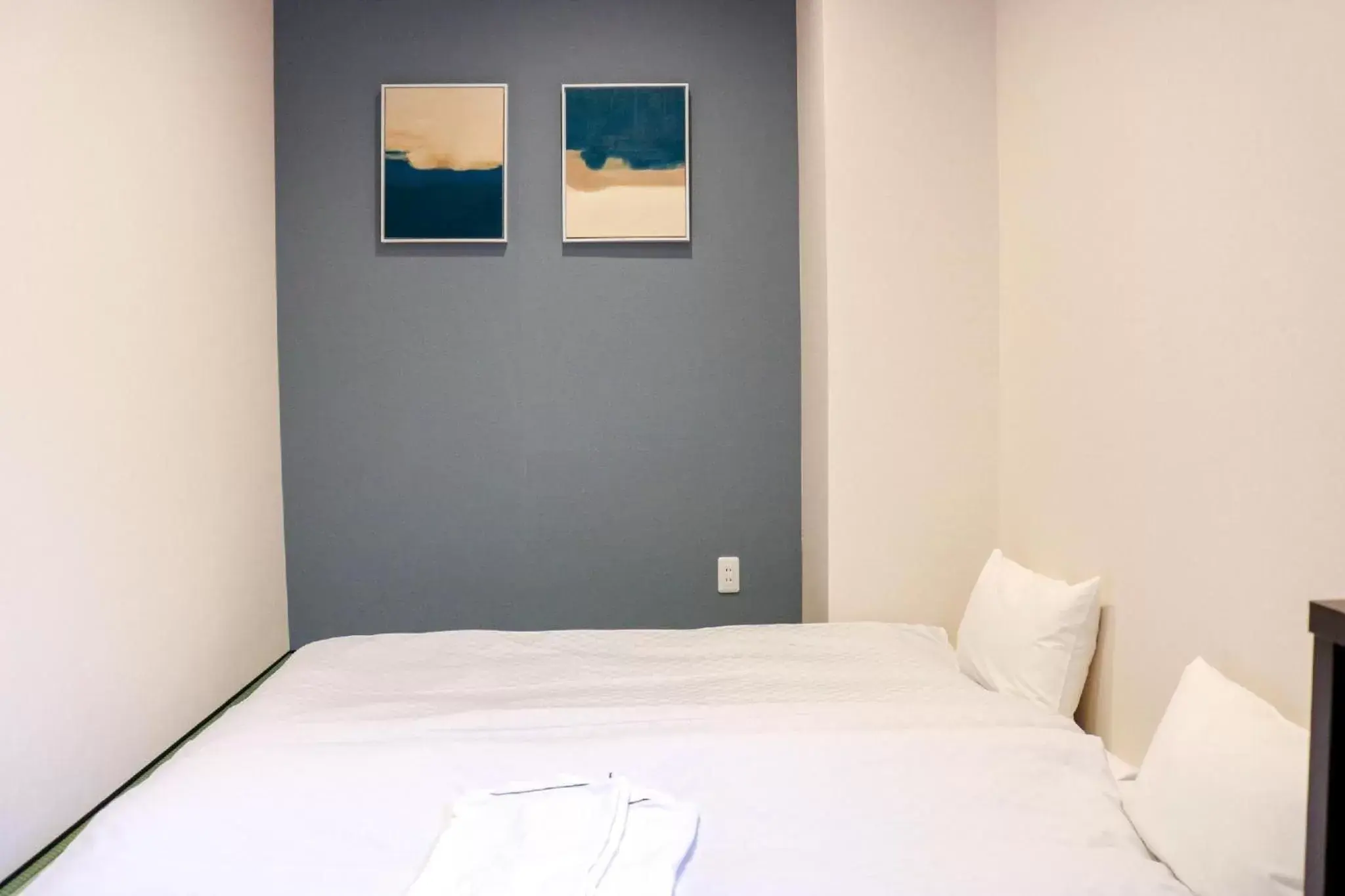 Bed in Floral Hotel · SakaisuJi-Honmachi Osaka