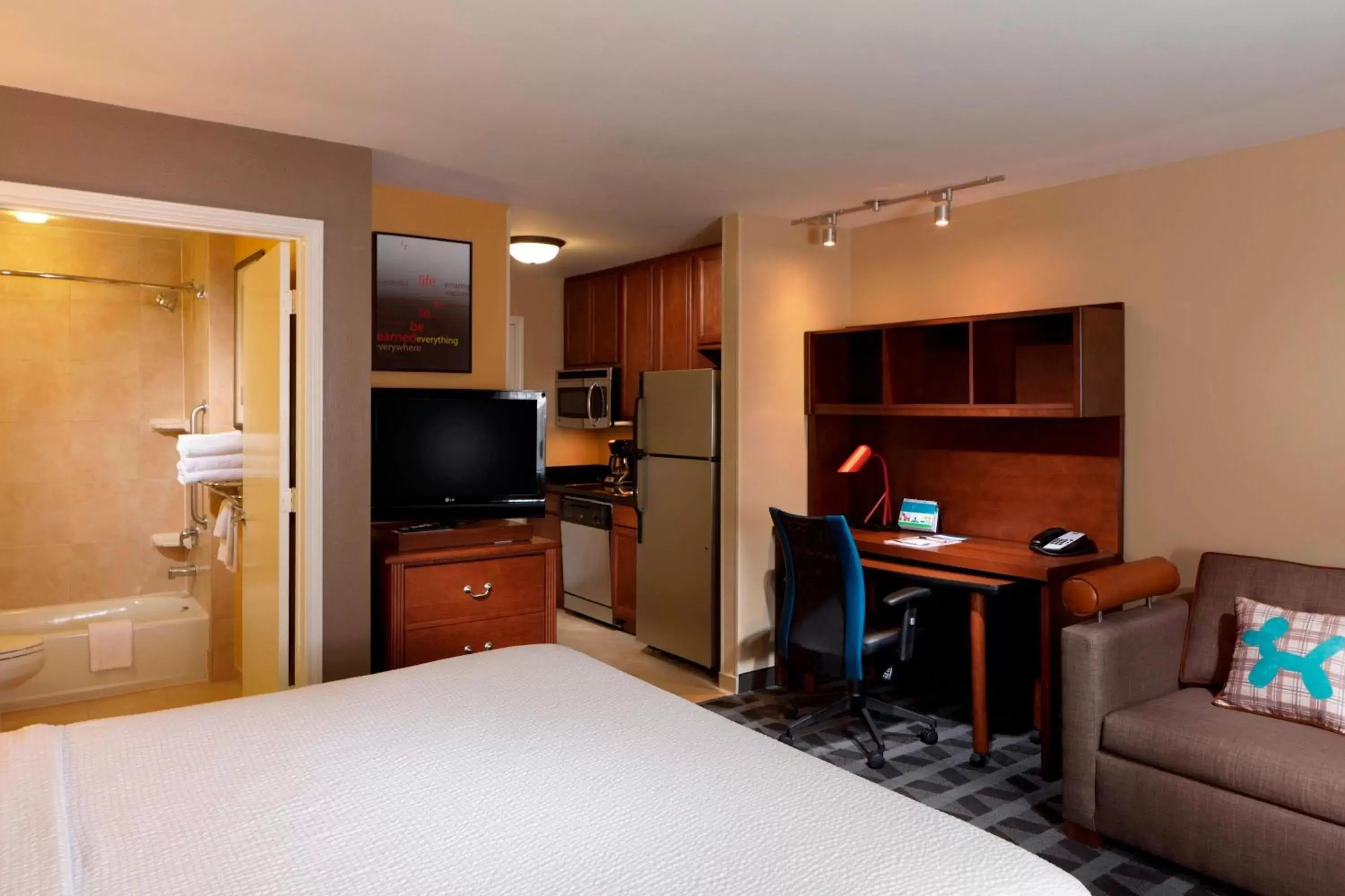 Bedroom, TV/Entertainment Center in TownePlace Suites Houston North/Shenandoah