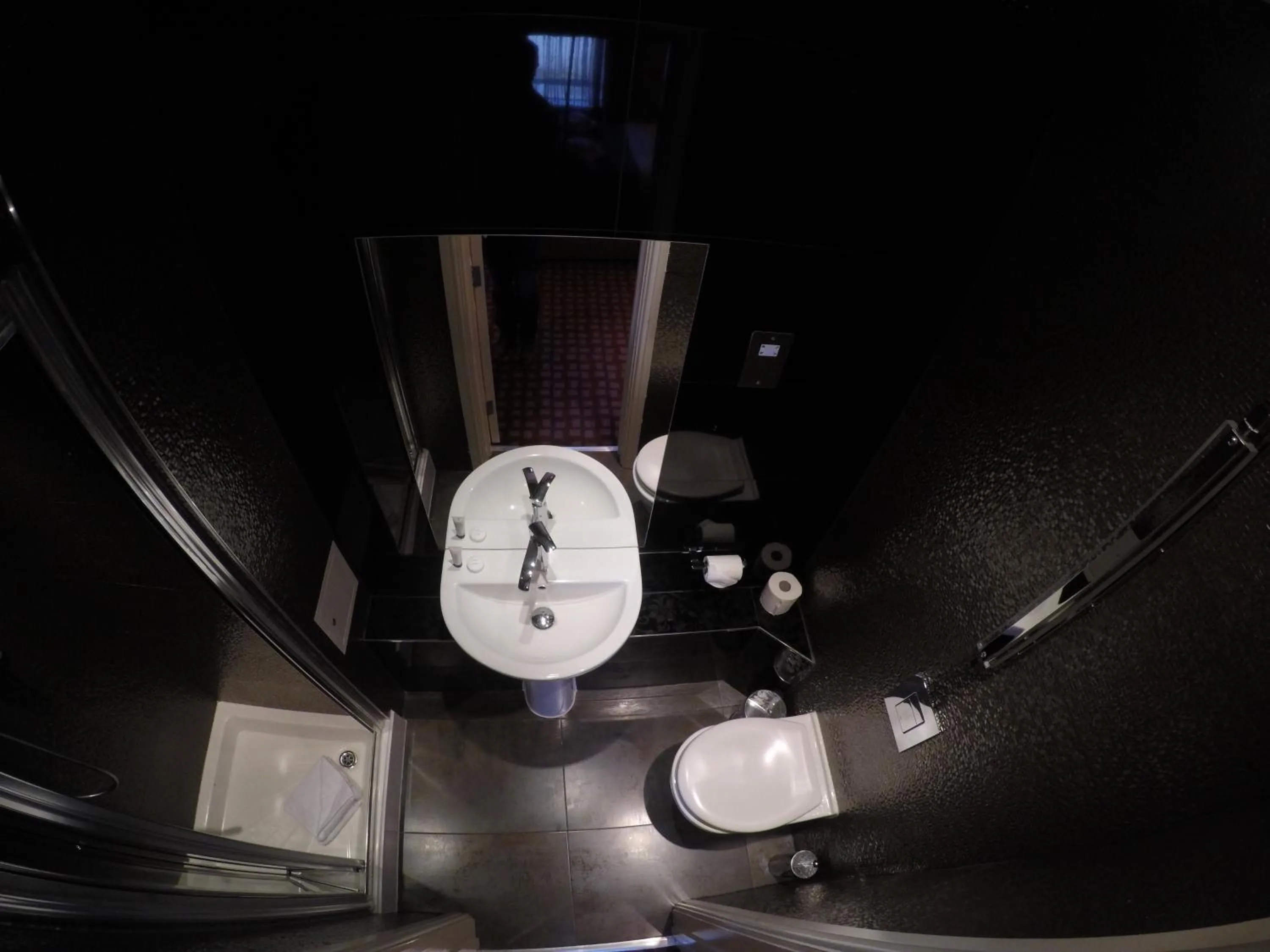 Shower in Astors Belgravia