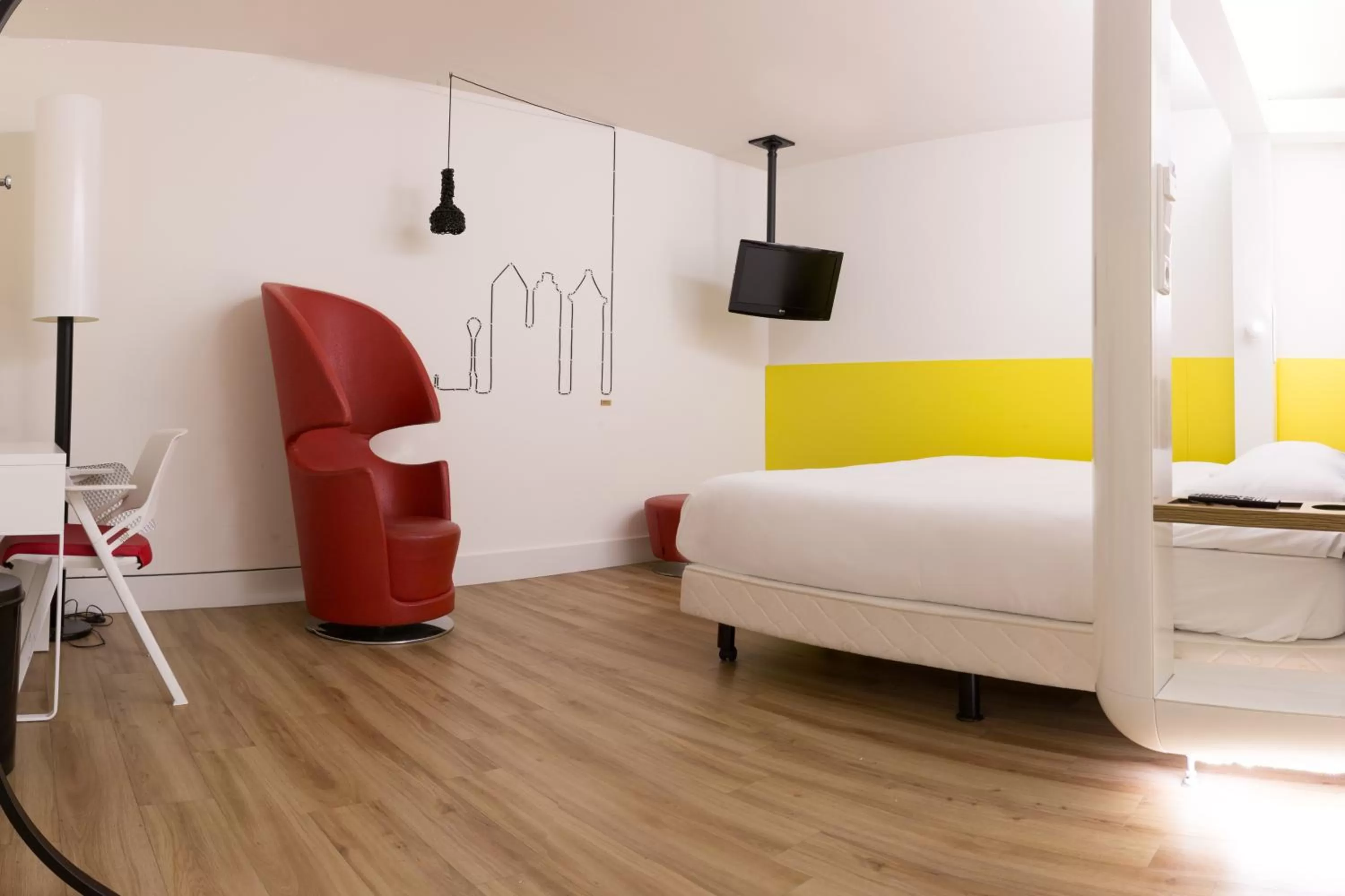 Decorative detail, Bed in Qbic Amsterdam WTC