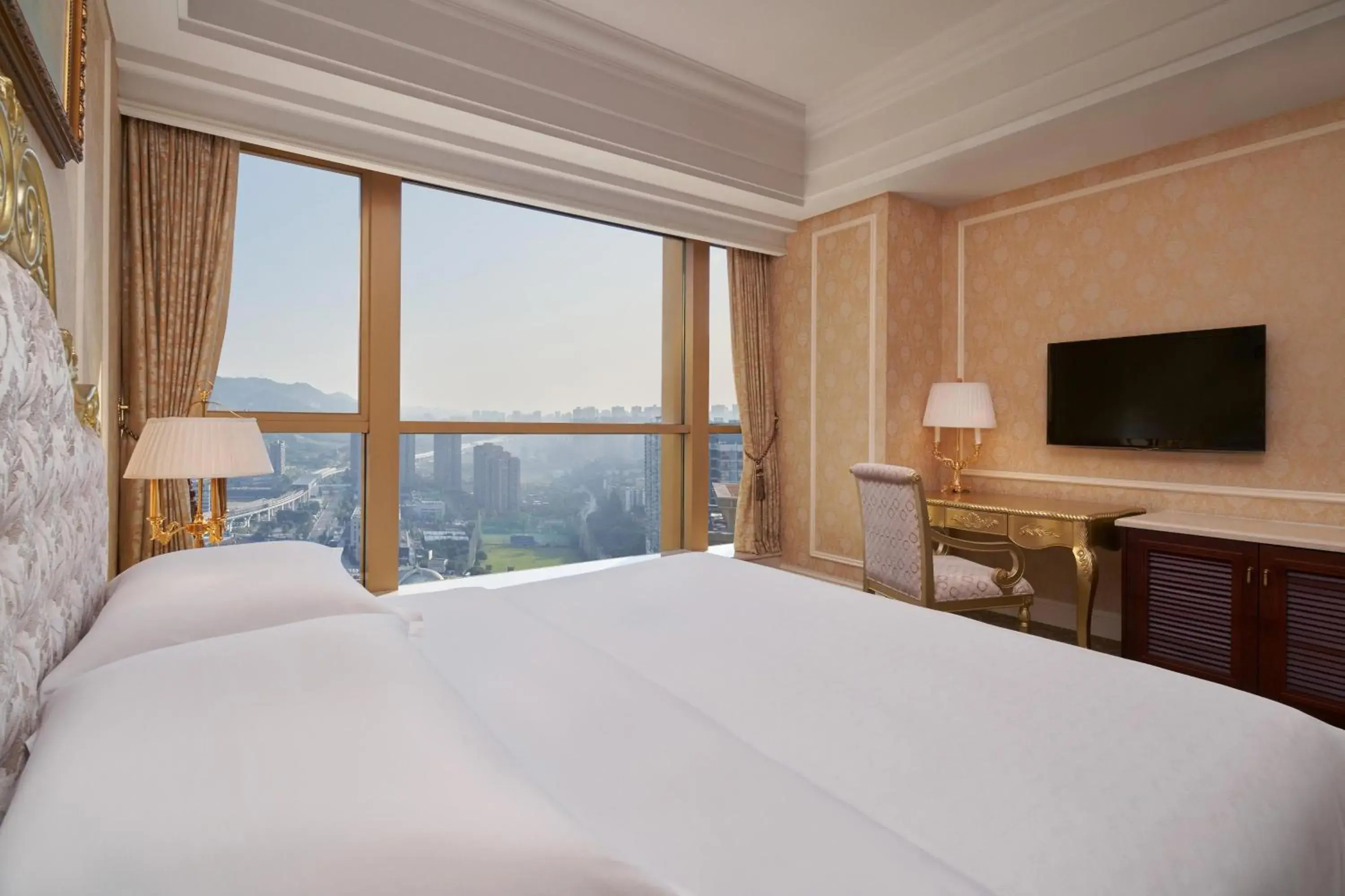 Photo of the whole room, Bed in Sheraton Chongqing Hotel