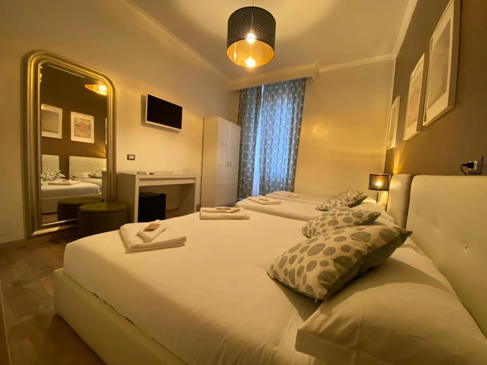 Photo of the whole room, Bed in The Place In Rome Guest House