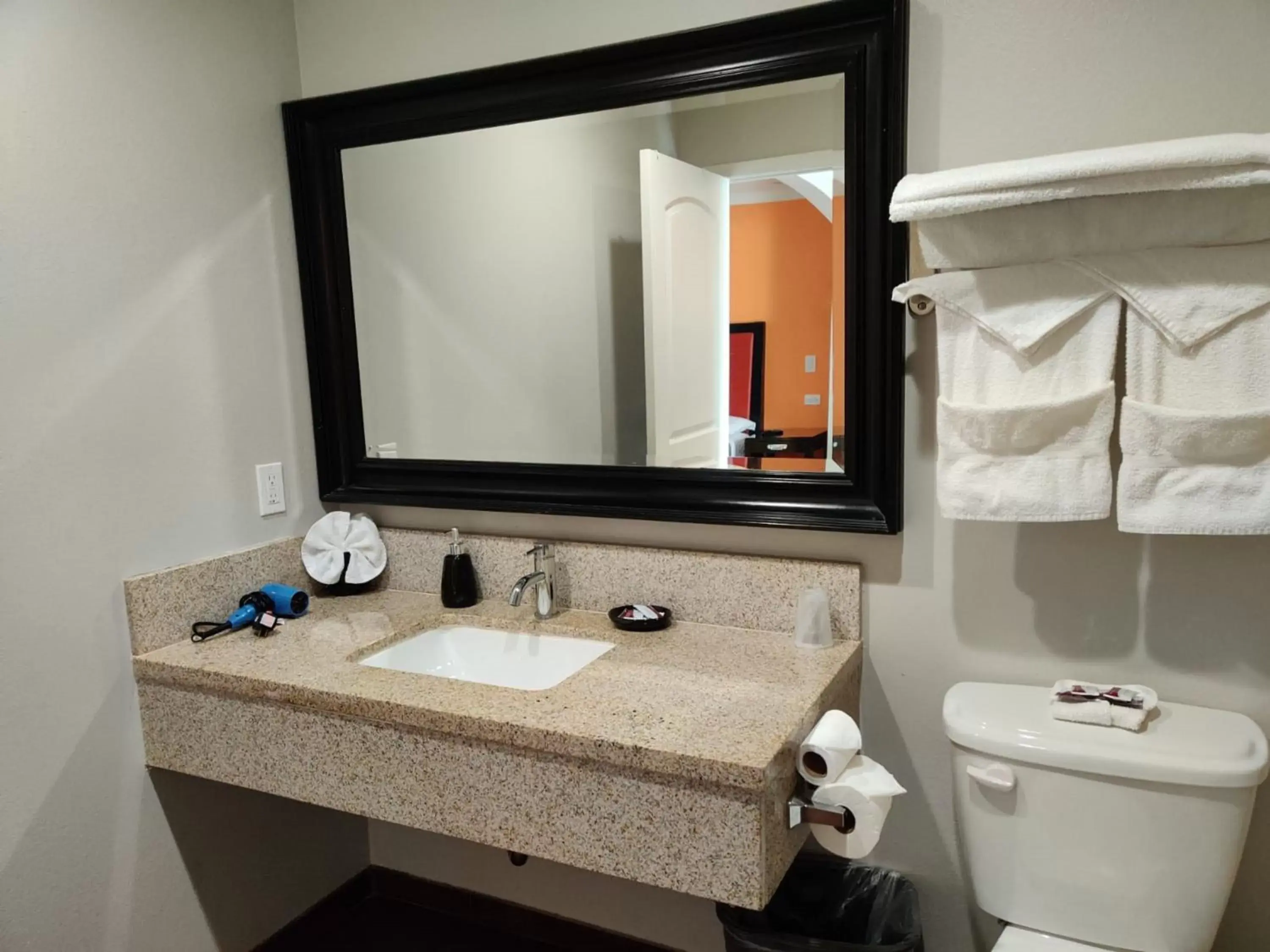 Toilet, Bathroom in LYFE INN & SUITES by AGA - LAX Airport