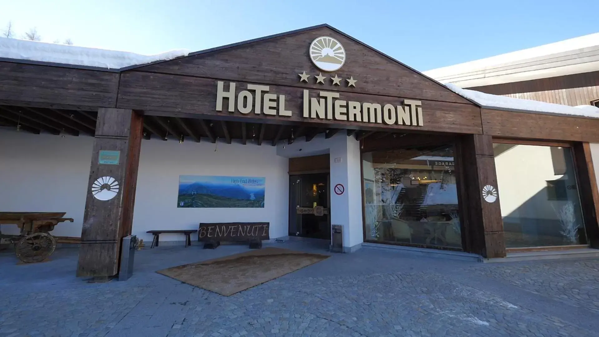 Facade/entrance in Hotel Intermonti