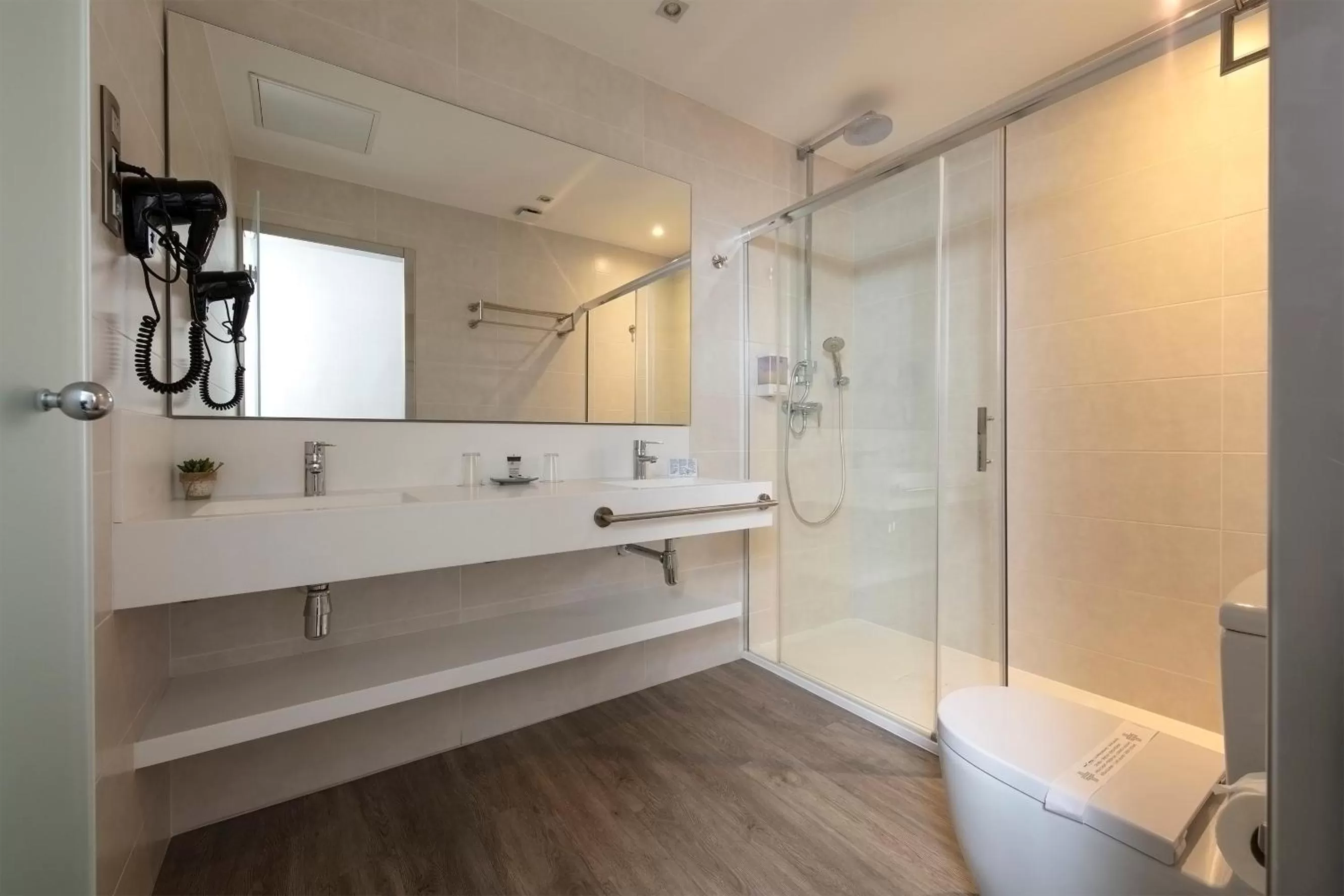 Bathroom in Hotel Oasis