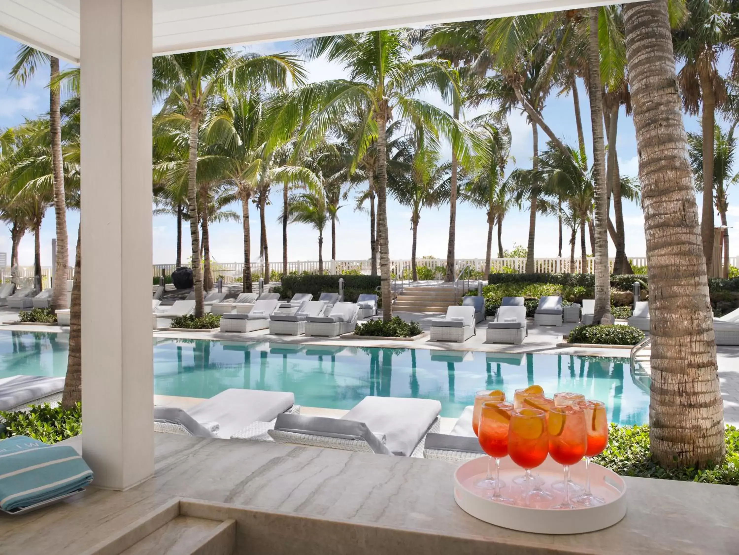 Lounge or bar, Swimming Pool in Grand Beach Hotel