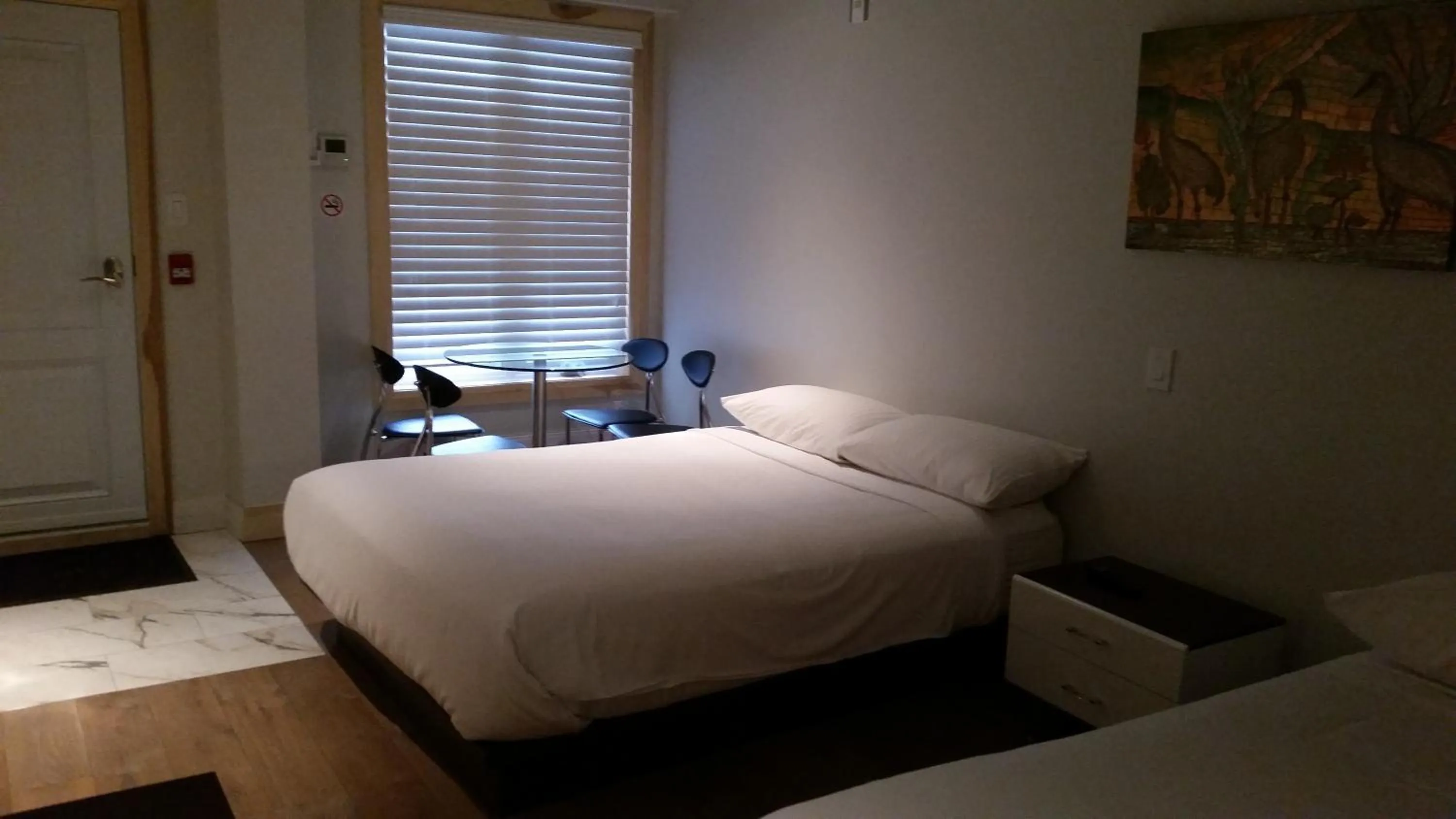 Bed in Dragon Gate Inn