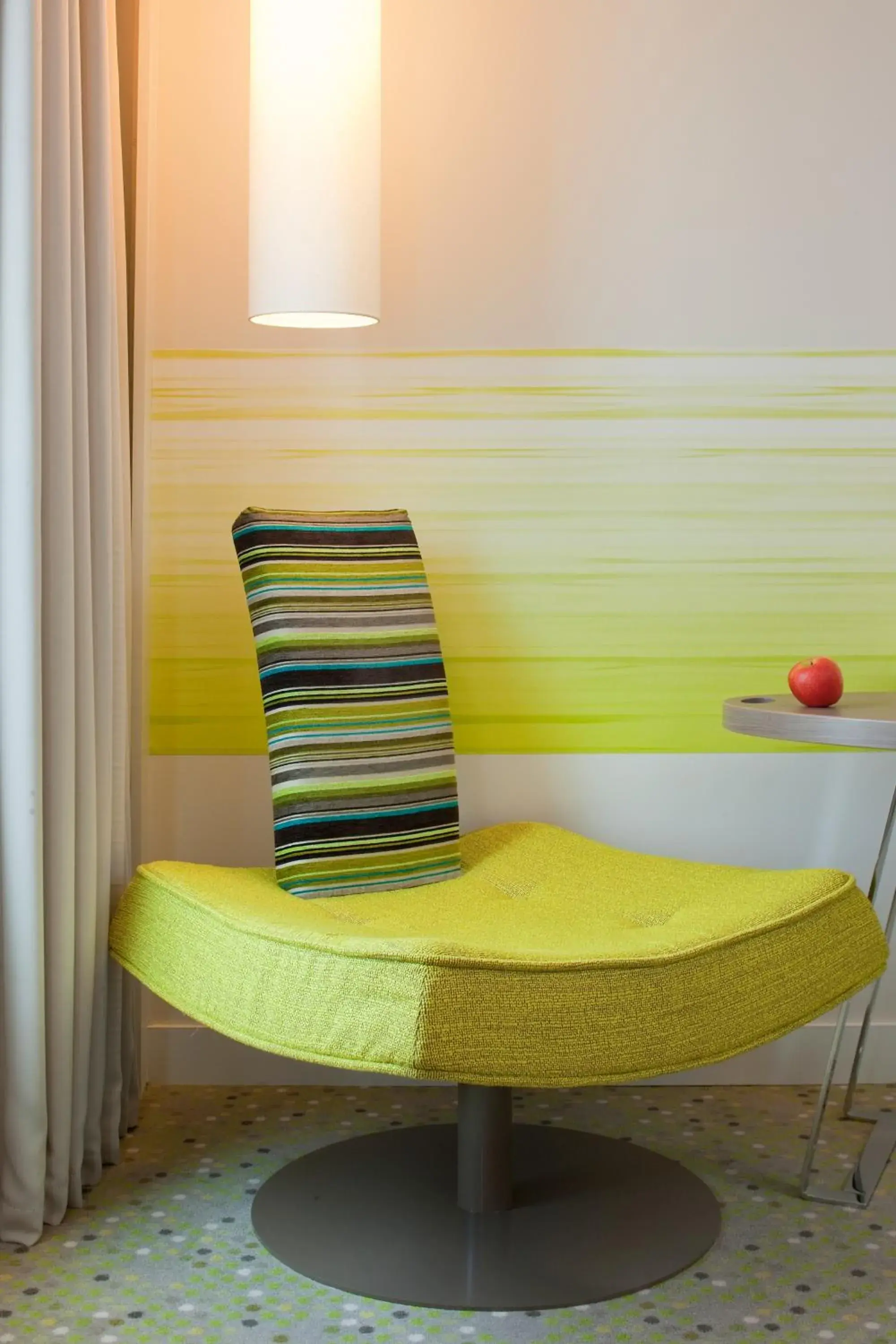 Living room, Dining Area in Hotel Mercure Paris Orly Rungis