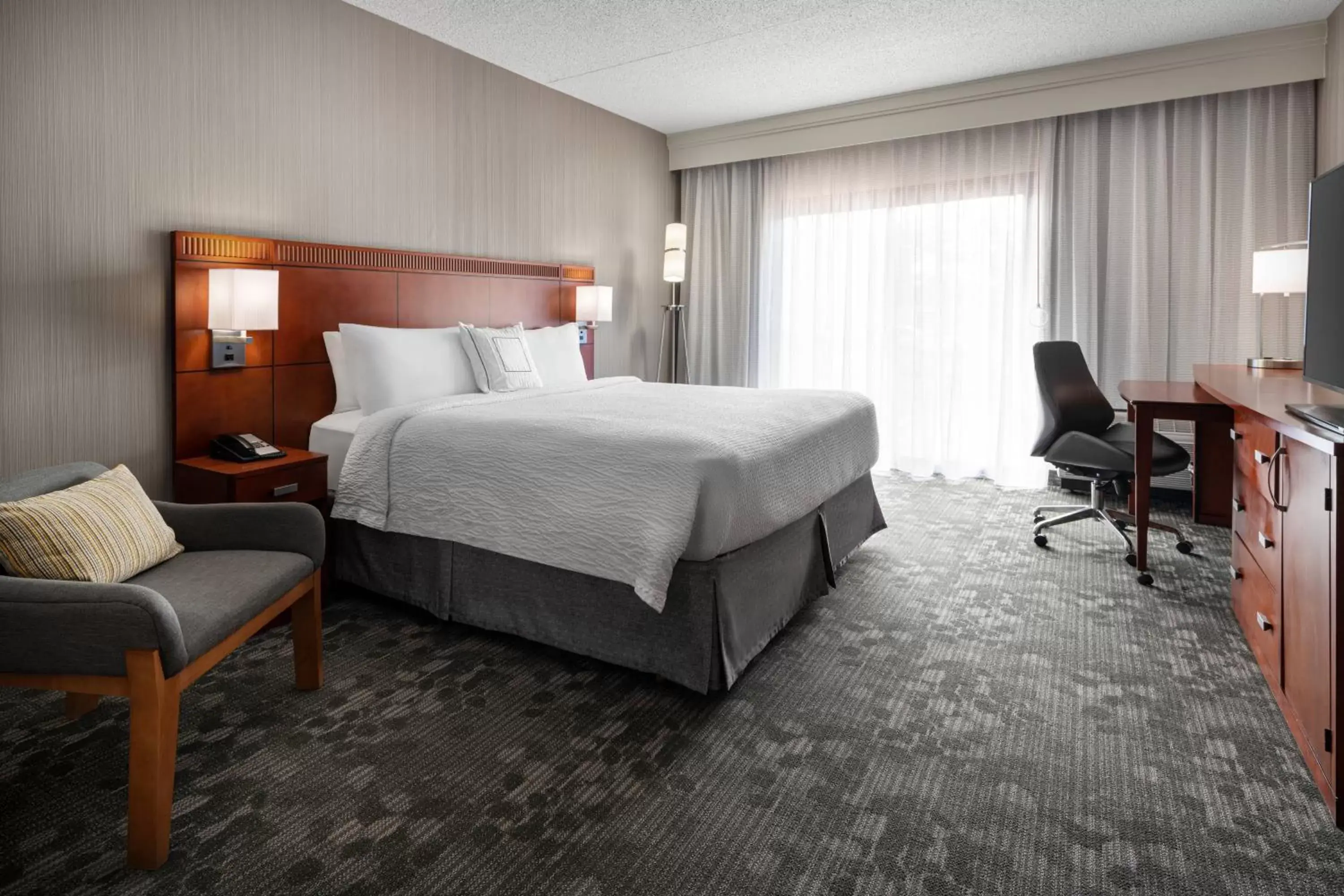 Photo of the whole room, Bed in Courtyard by Marriott Boulder