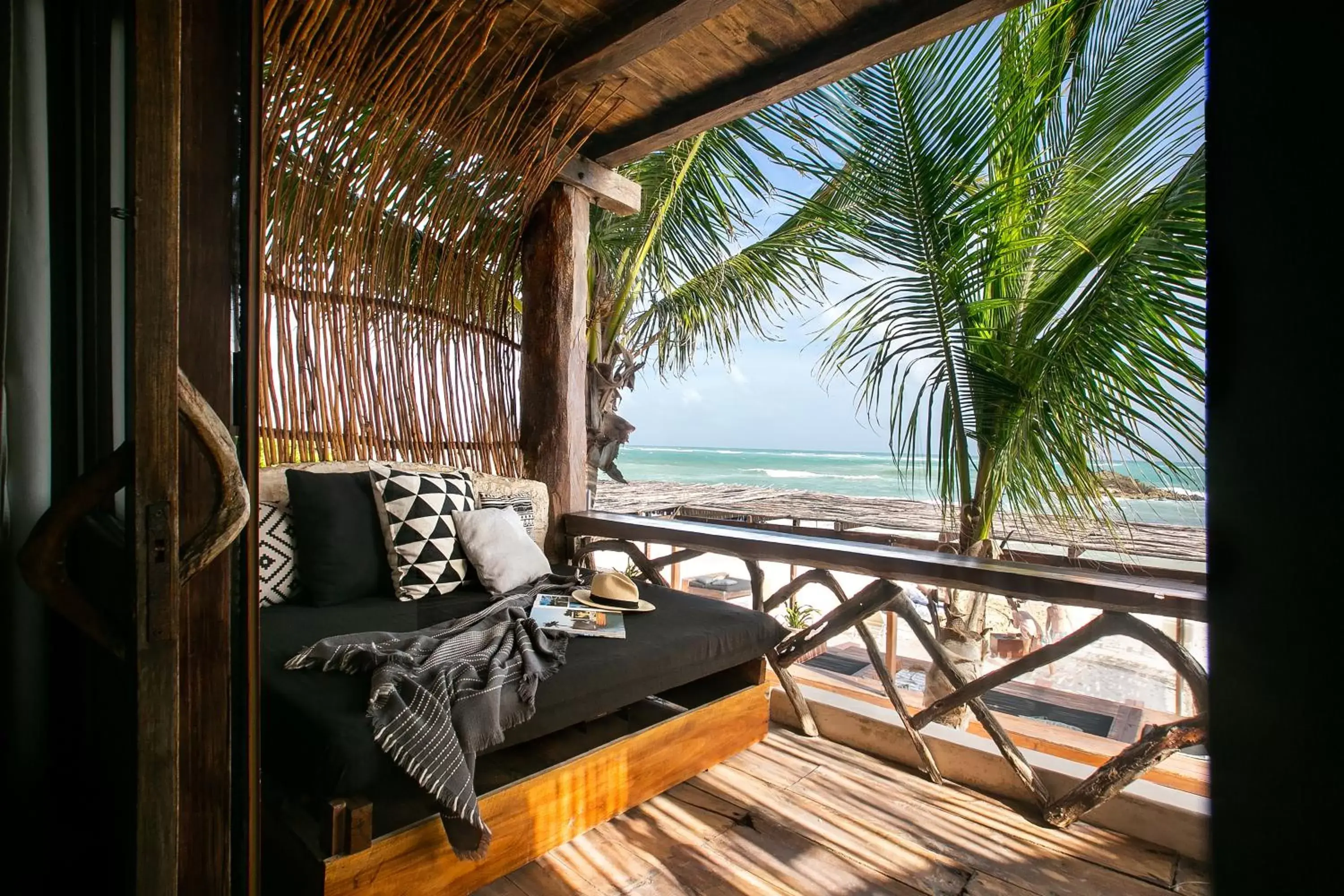 Seating area, Balcony/Terrace in Amansala Resort