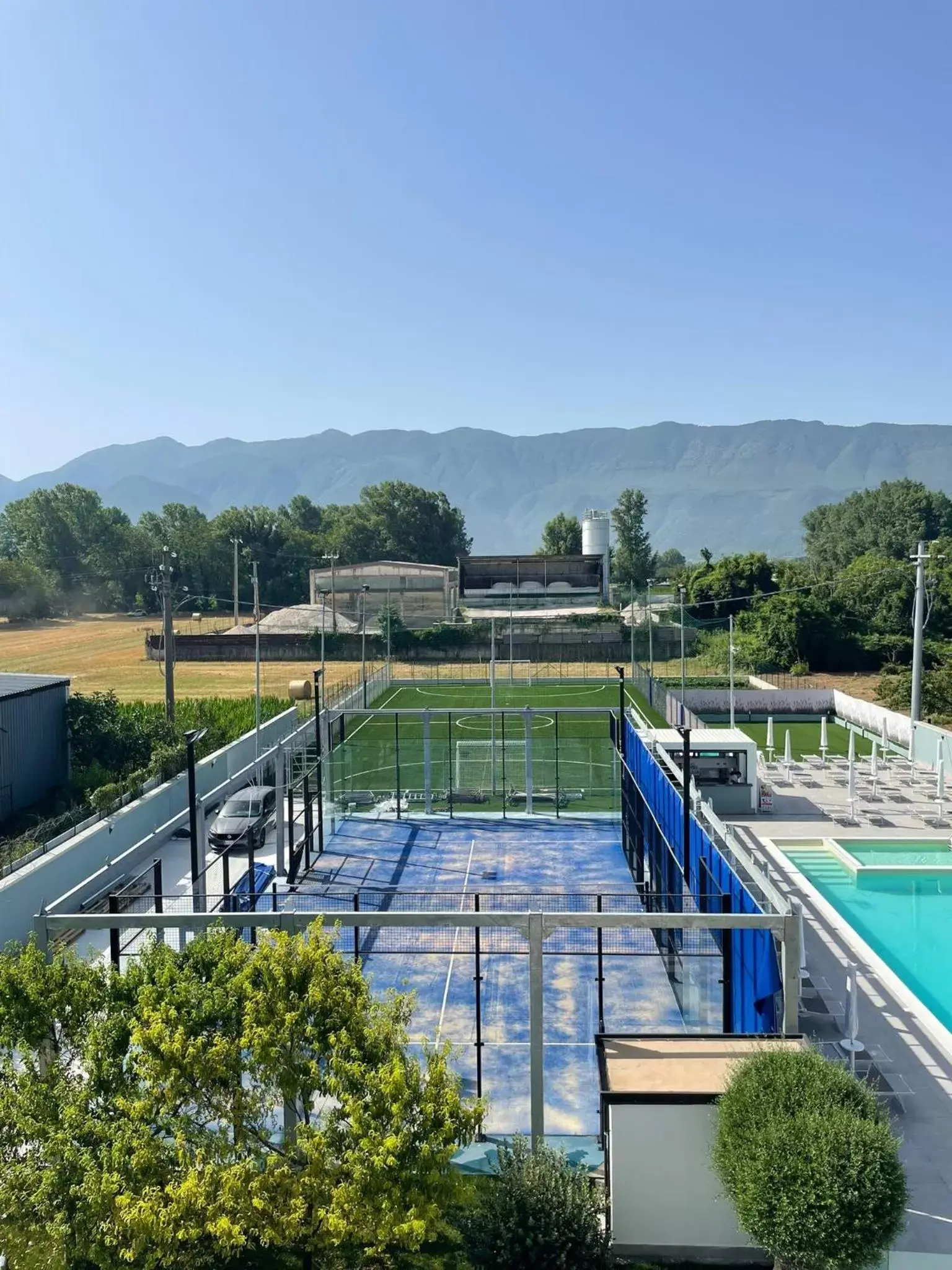 Pool View in Montesarchiorooms