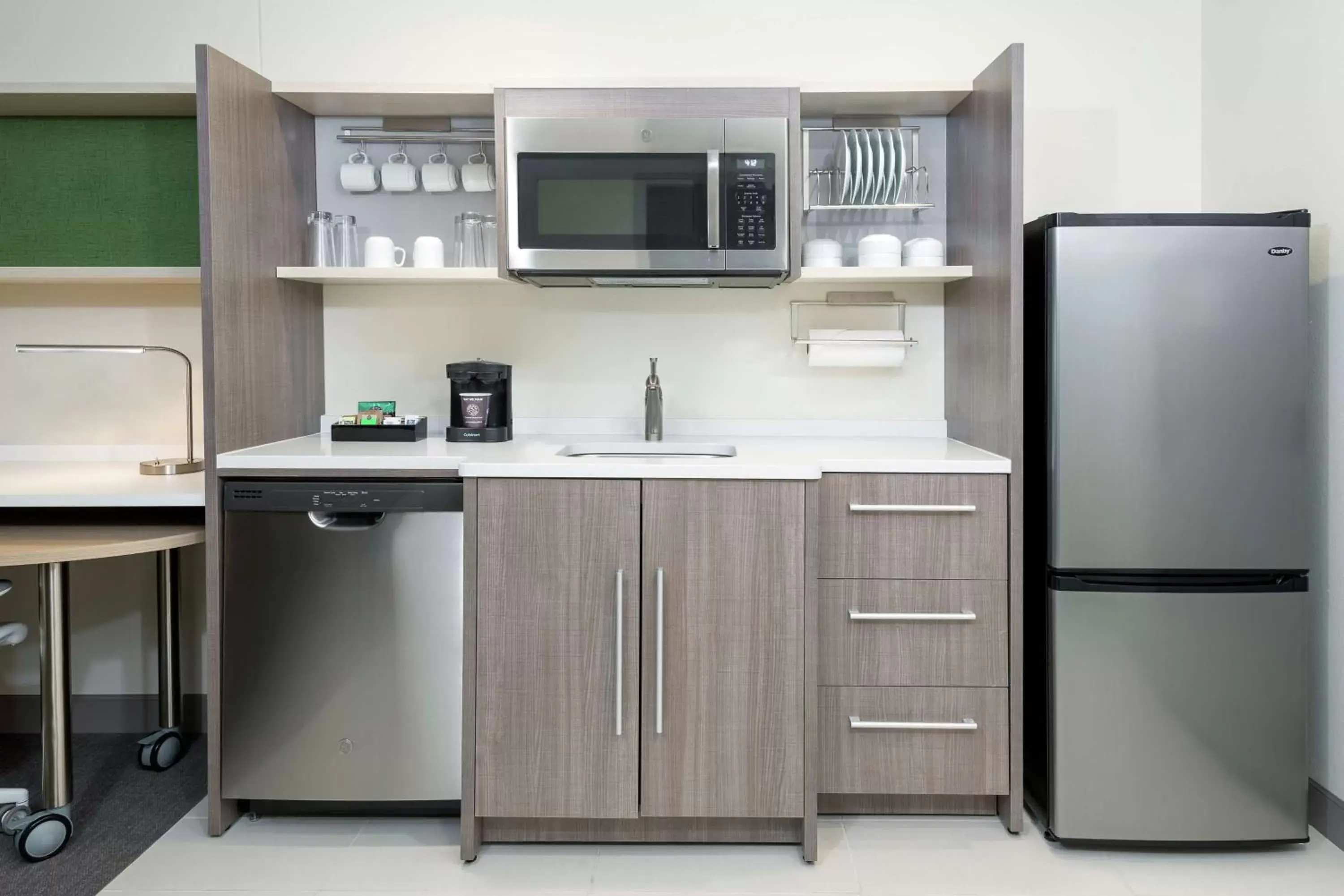 Kitchen or kitchenette, Kitchen/Kitchenette in Home2 Suites By Hilton Orlando Near UCF
