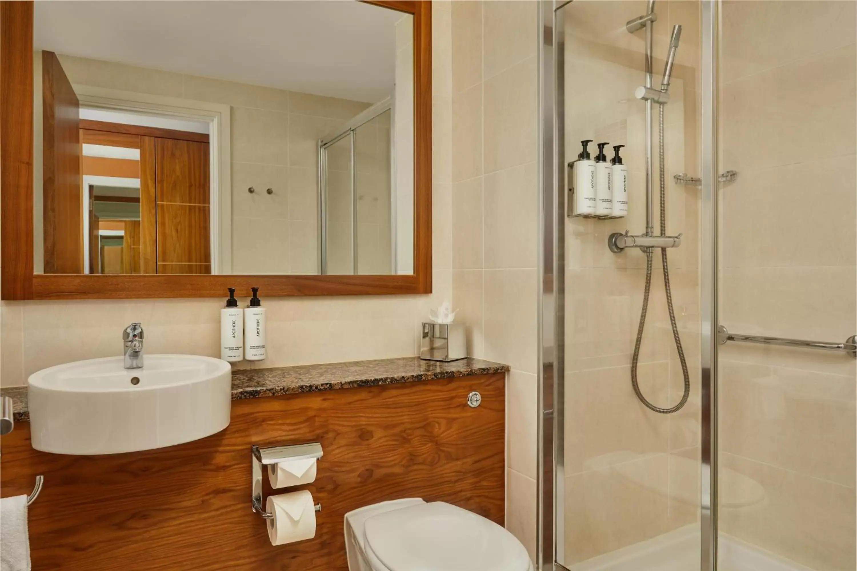 Shower, Bathroom in The Gateway Hotel