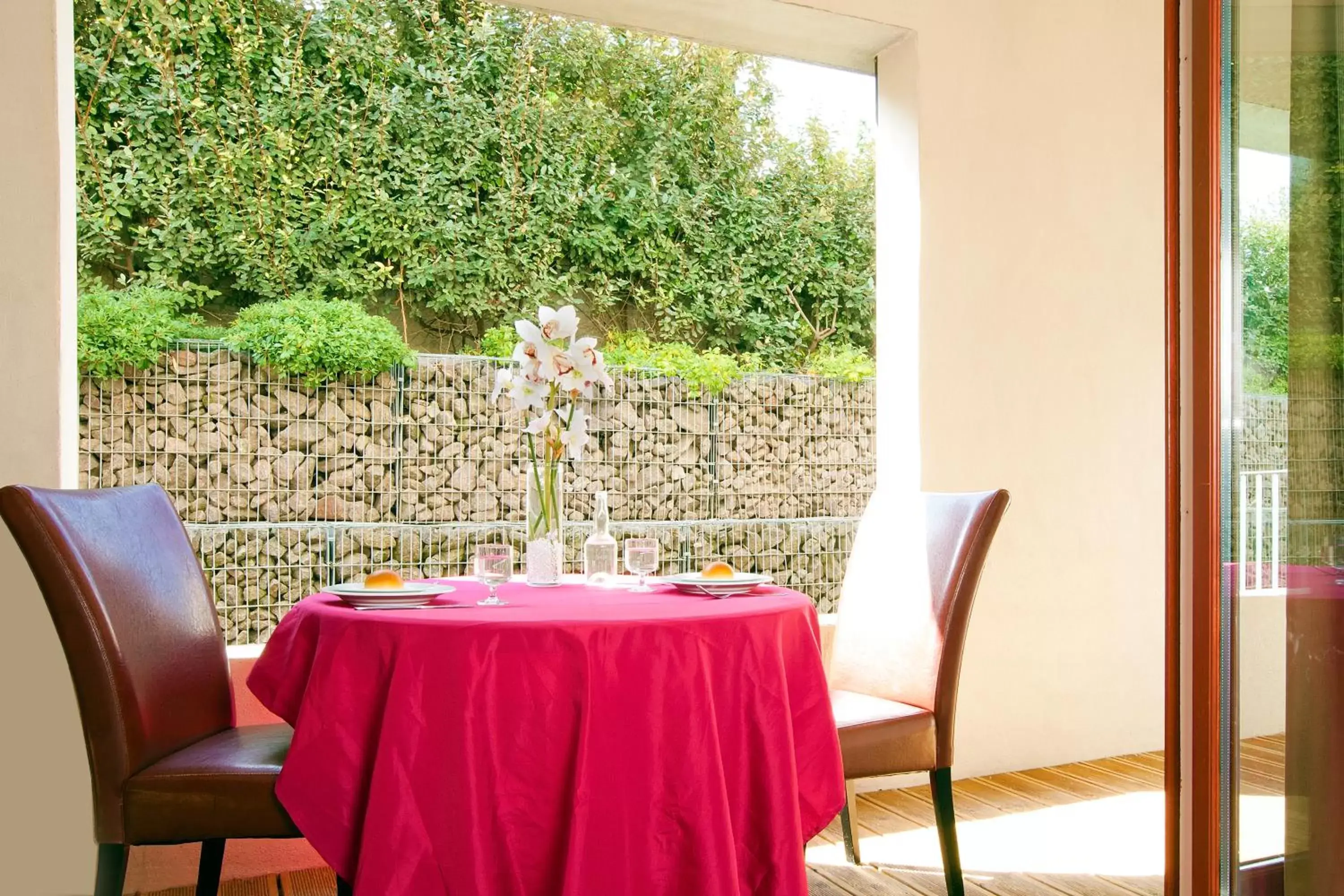 Balcony/Terrace, Restaurant/Places to Eat in Cerise Carcassonne Sud