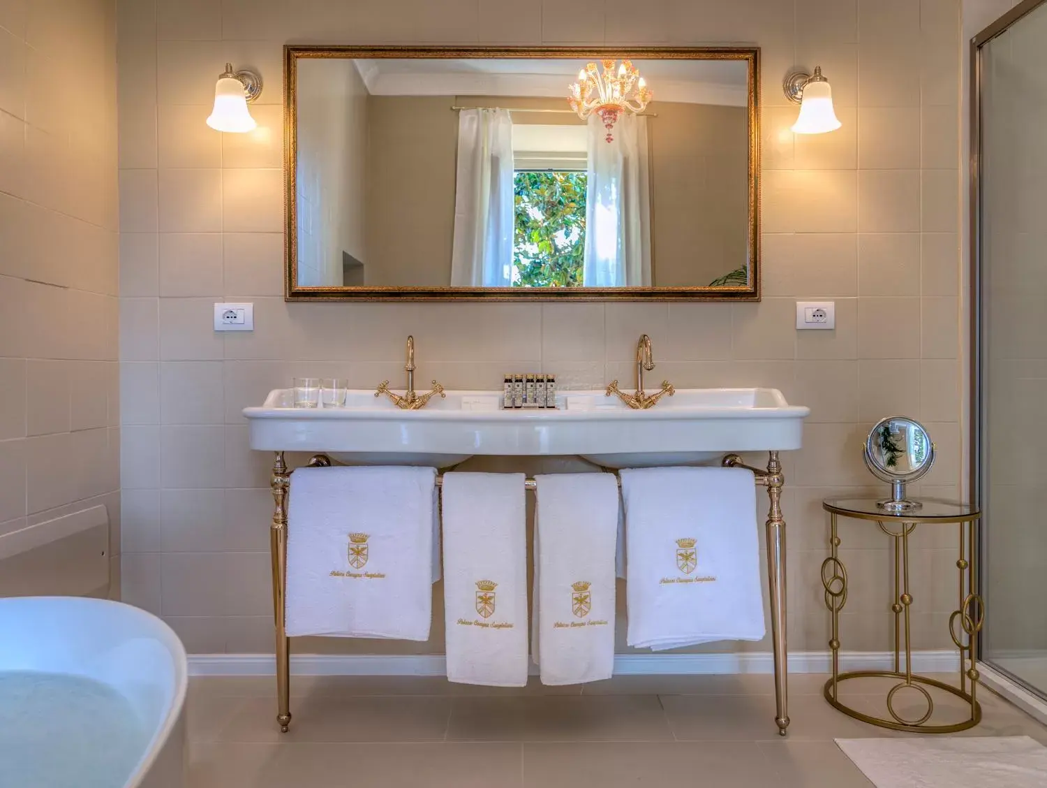 Bathroom in Palazzo Cavagna Sangiuliani