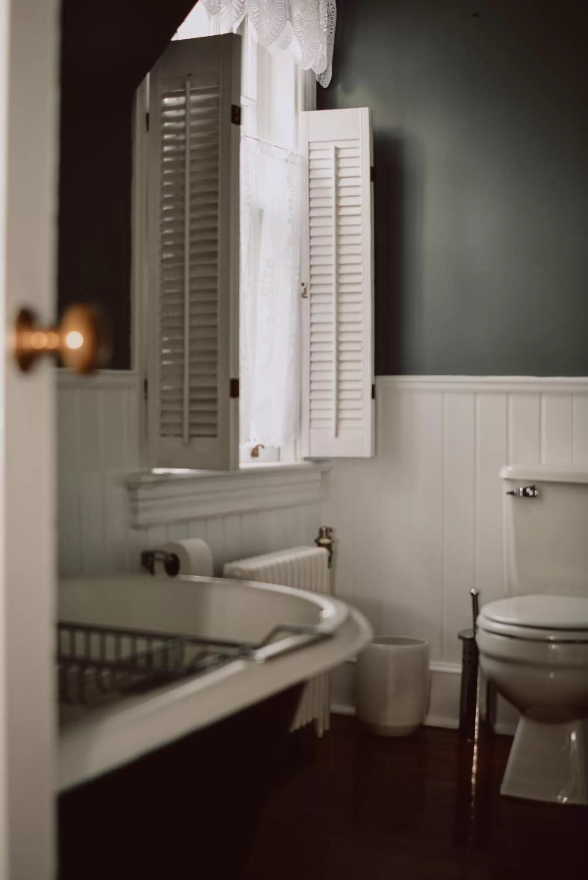 Hill Road Manor Bed & Breakfast