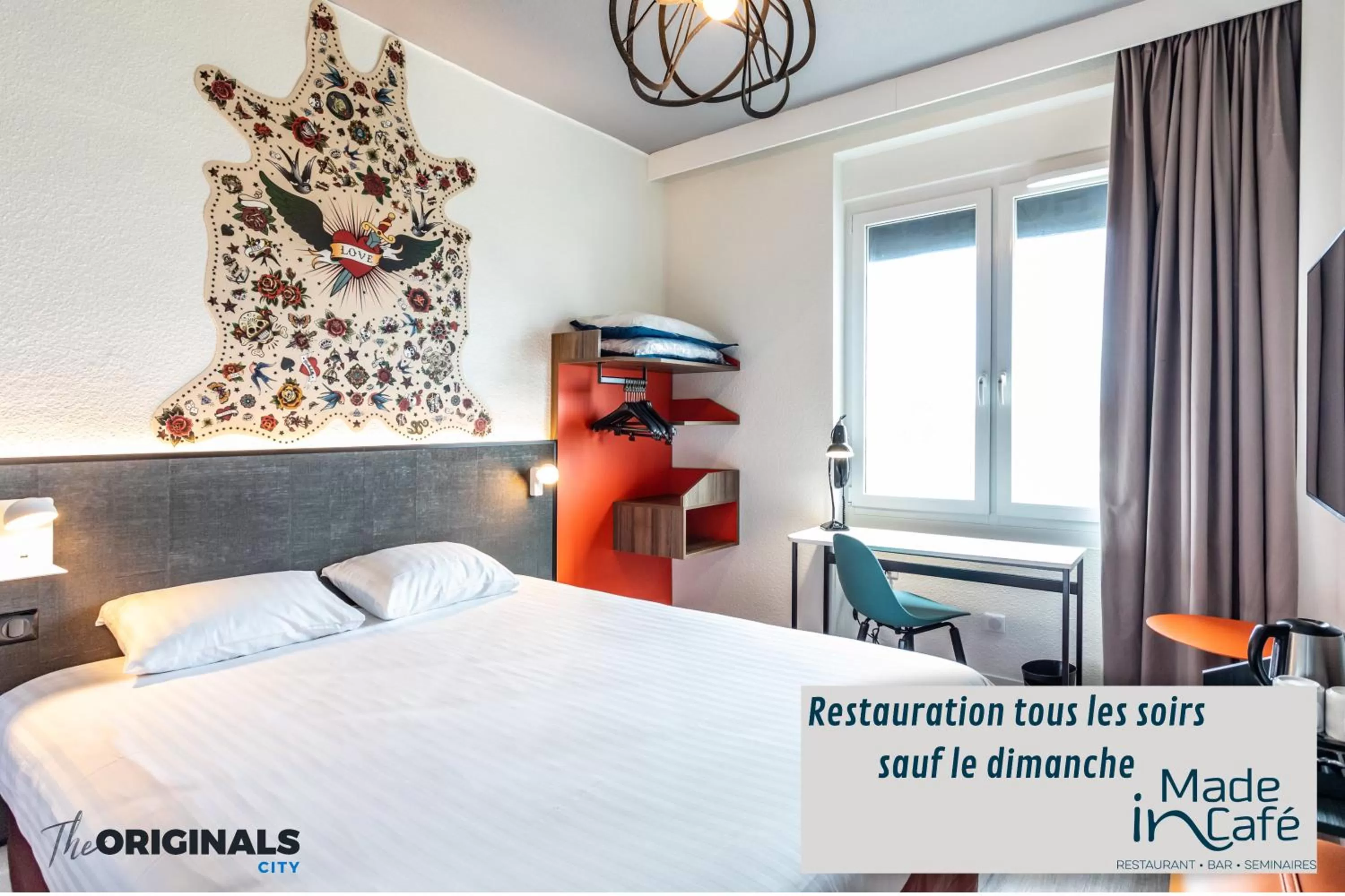 Restaurant/places to eat, Bed in Hôtel The Originals City Le Berry - proche centre-ville - Gare - parking - recharge véhicule