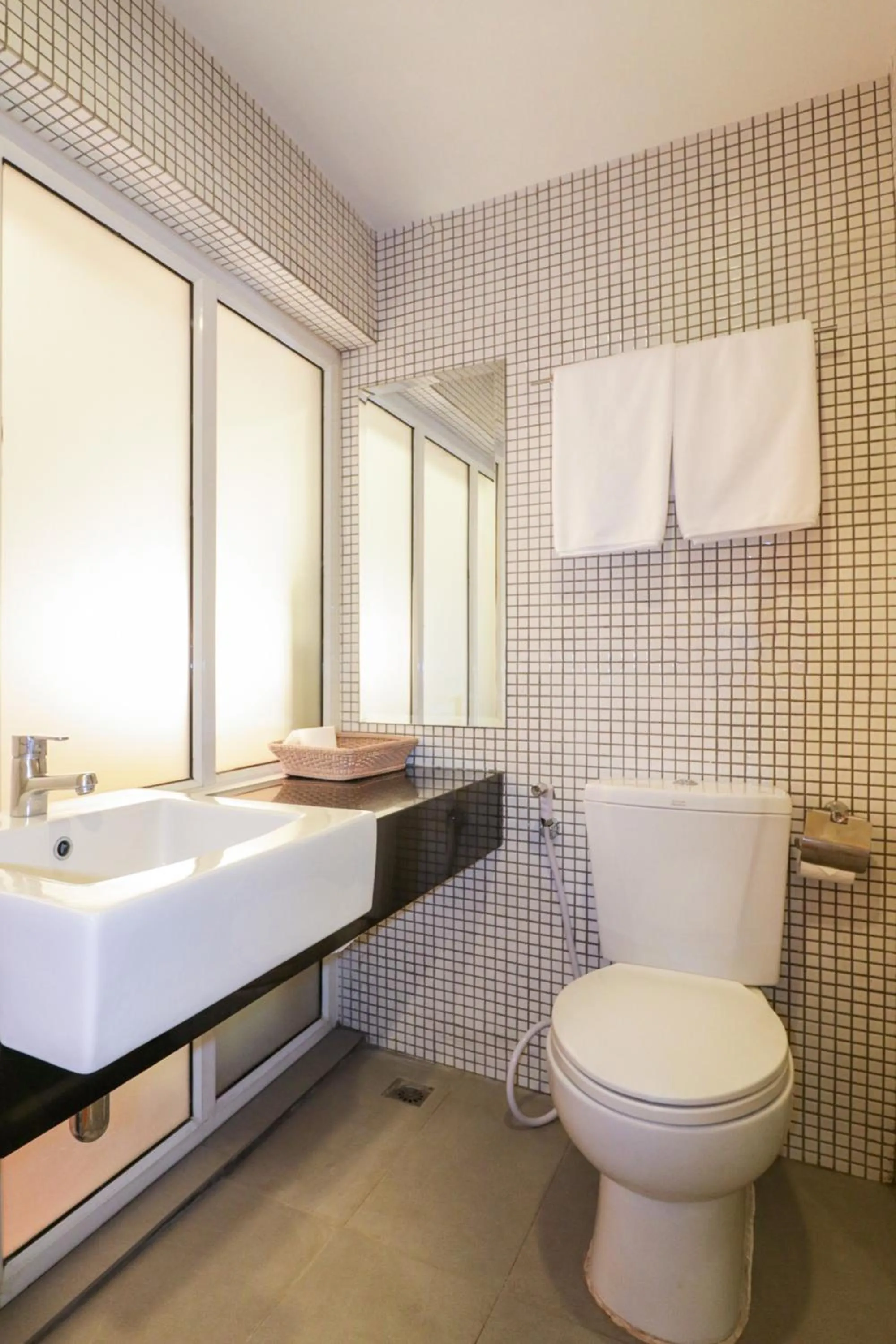 Bathroom in OYO 225 Premier Place Bangkok