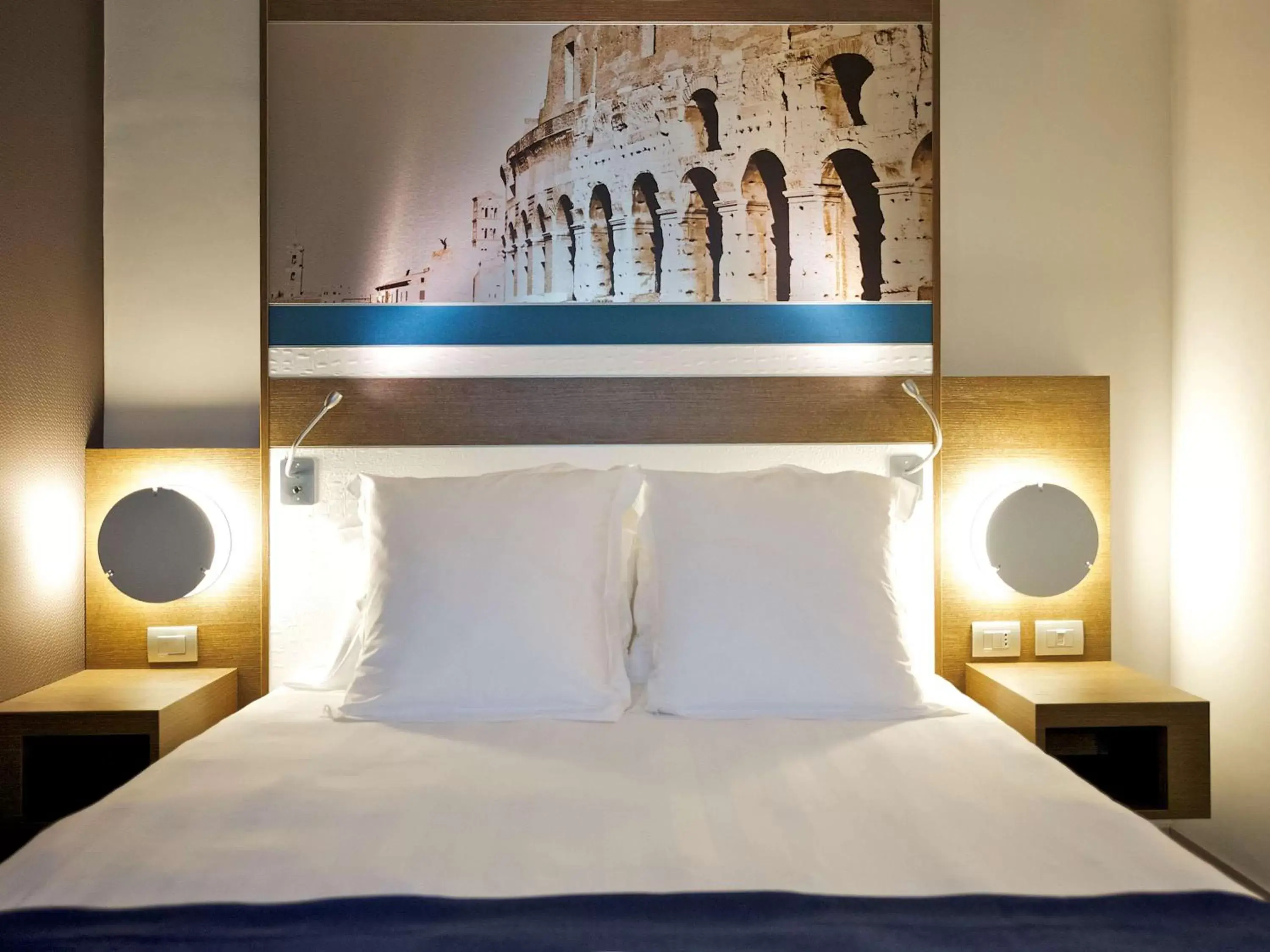 Photo of the whole room, Bed in Mercure Roma Centro Colosseo