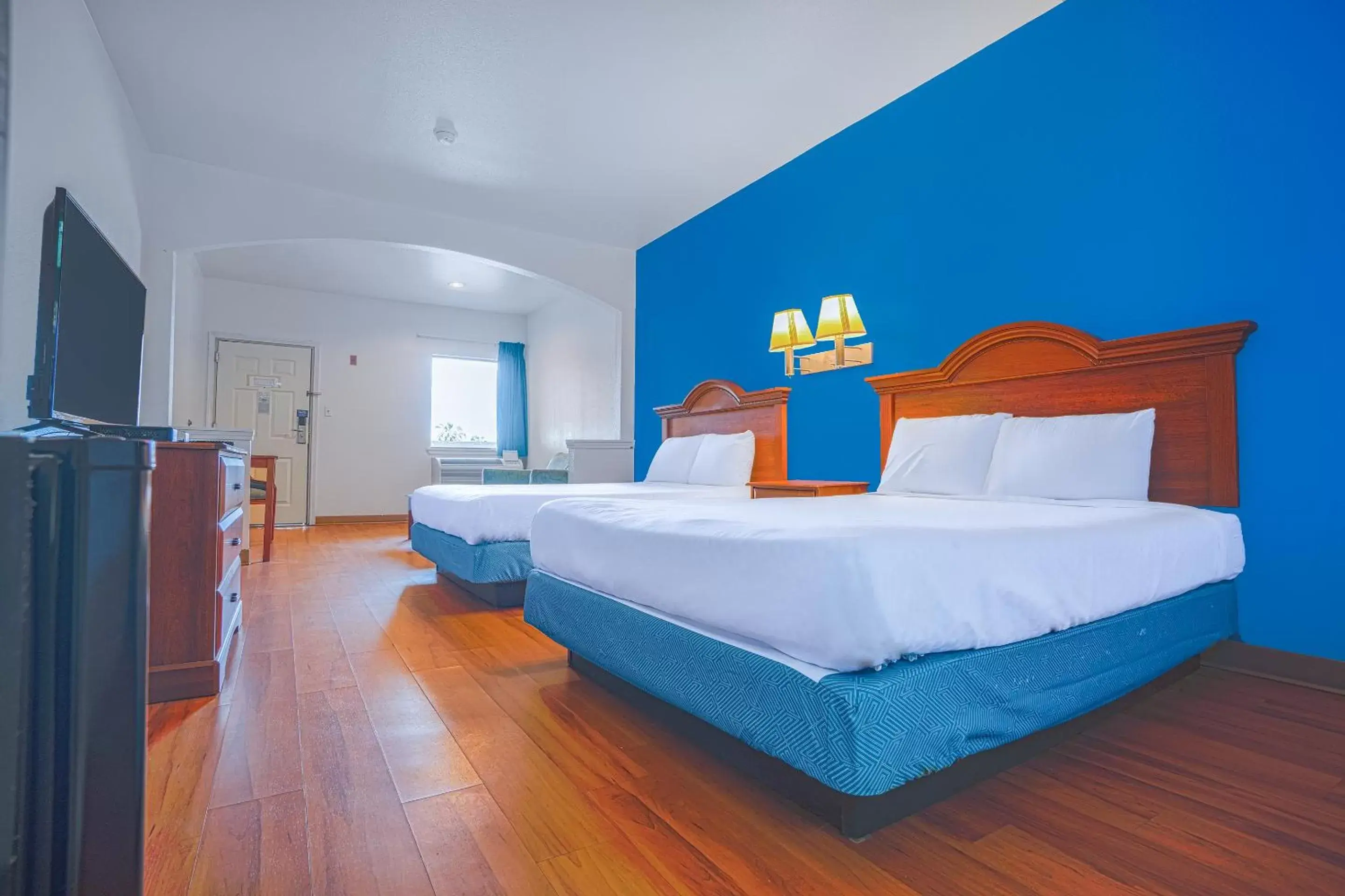 Bedroom, Bed in Island Inn By OYO Galveston Beach, TX