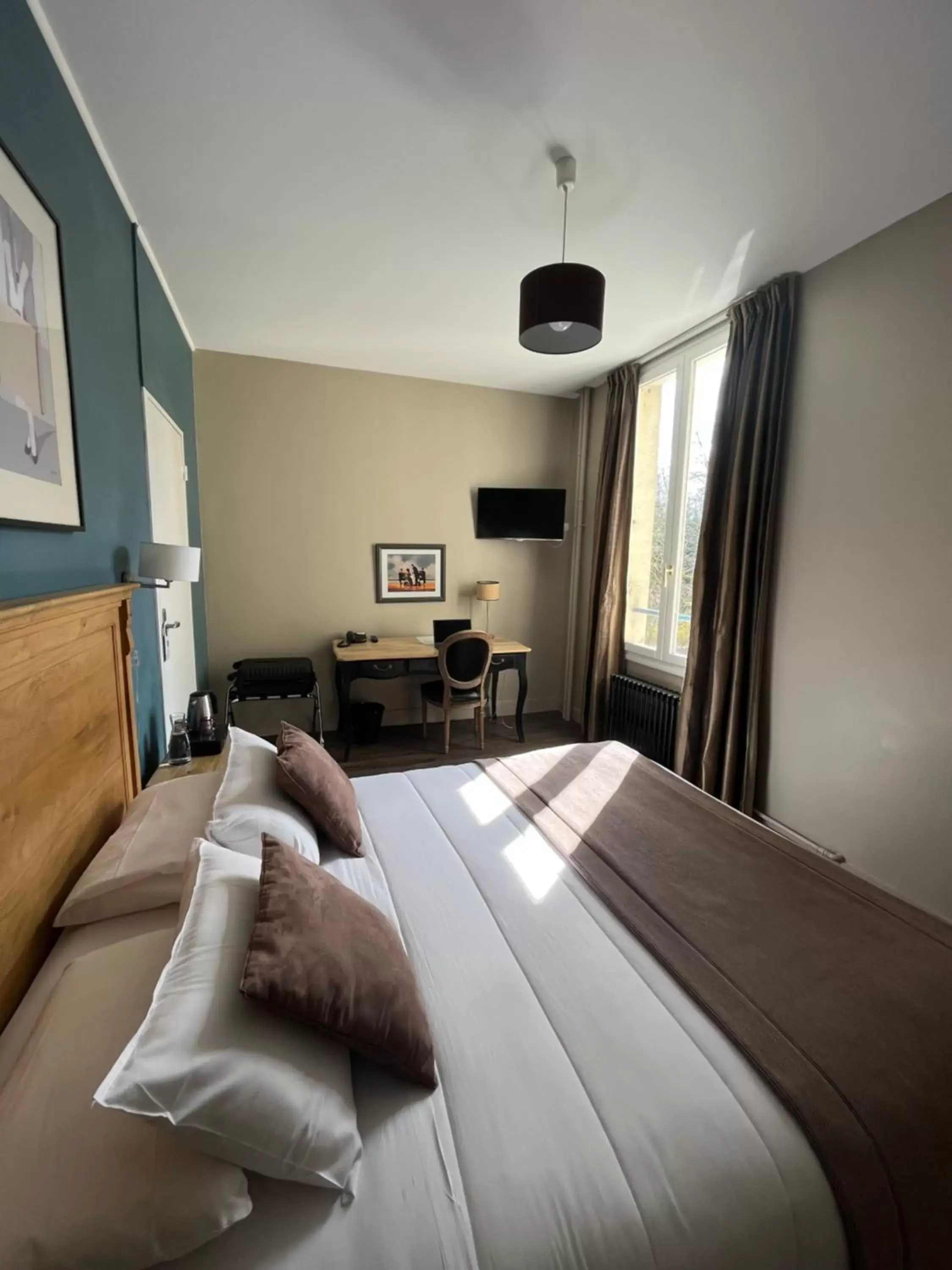 Seating area, Bed in Hotel Des Cedres