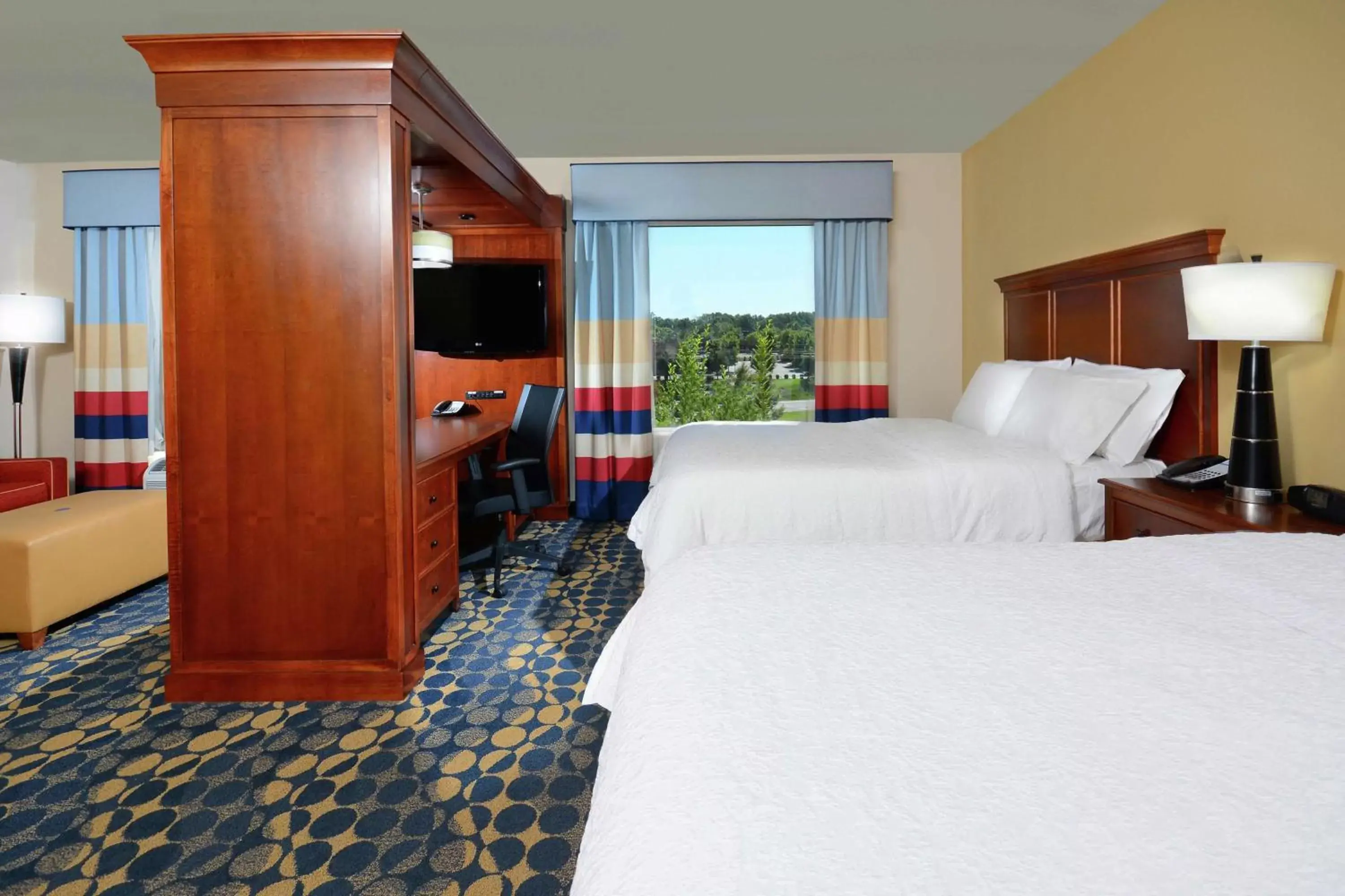 Bedroom, Bed in Hampton Inn & Suites Huntersville