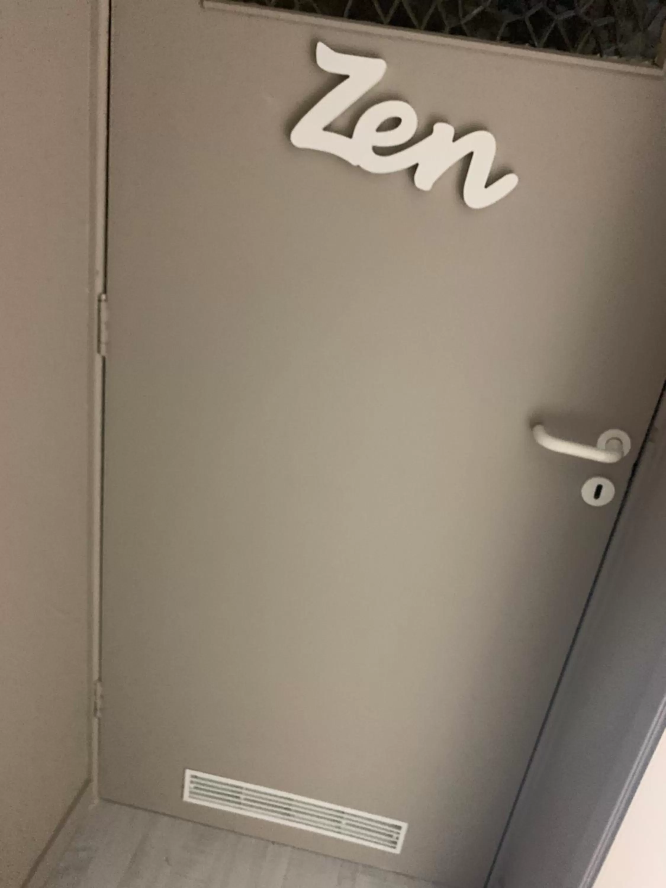 Toilet in Carpe Diem