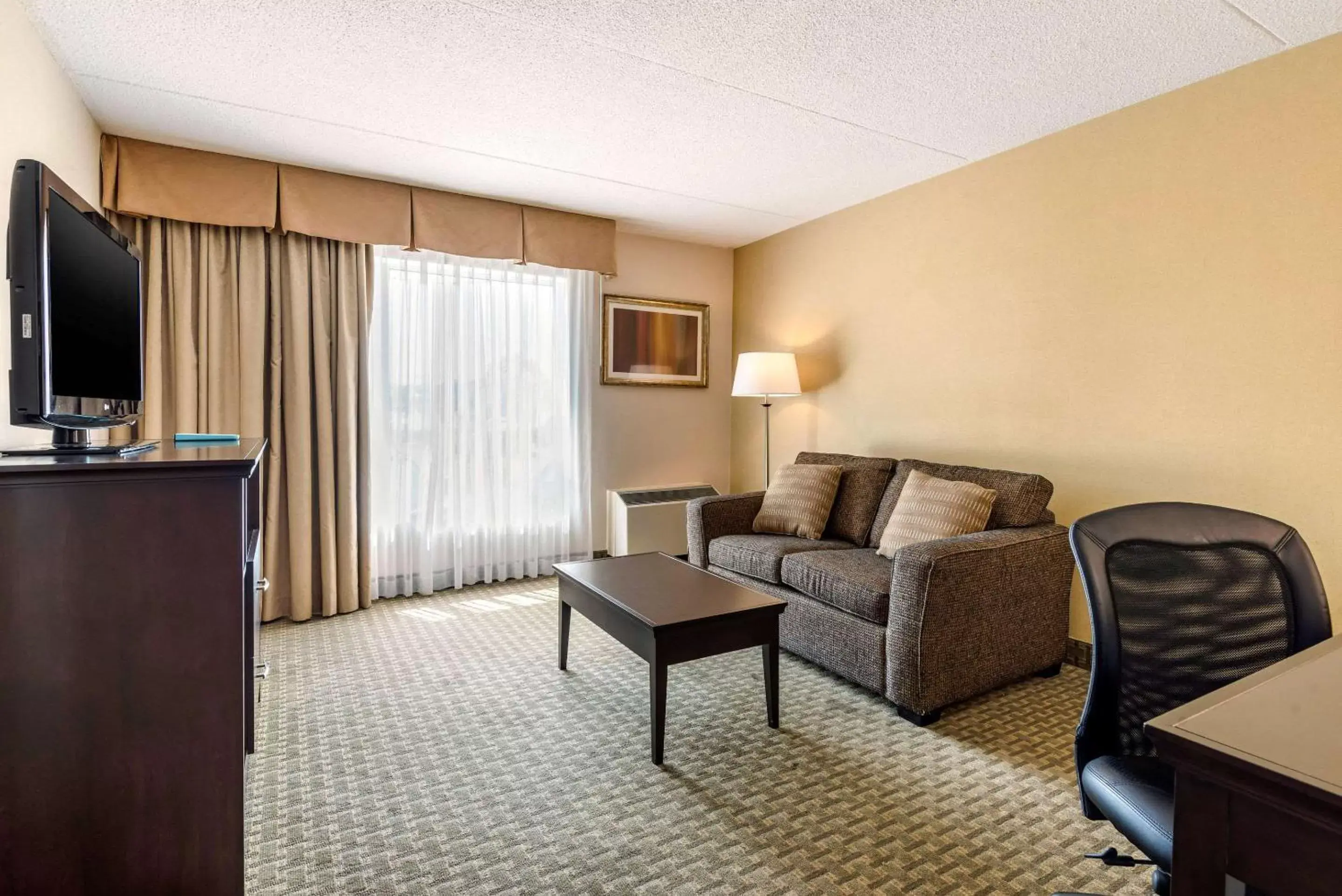 Photo of the whole room, Seating Area in Quality Inn & Suites