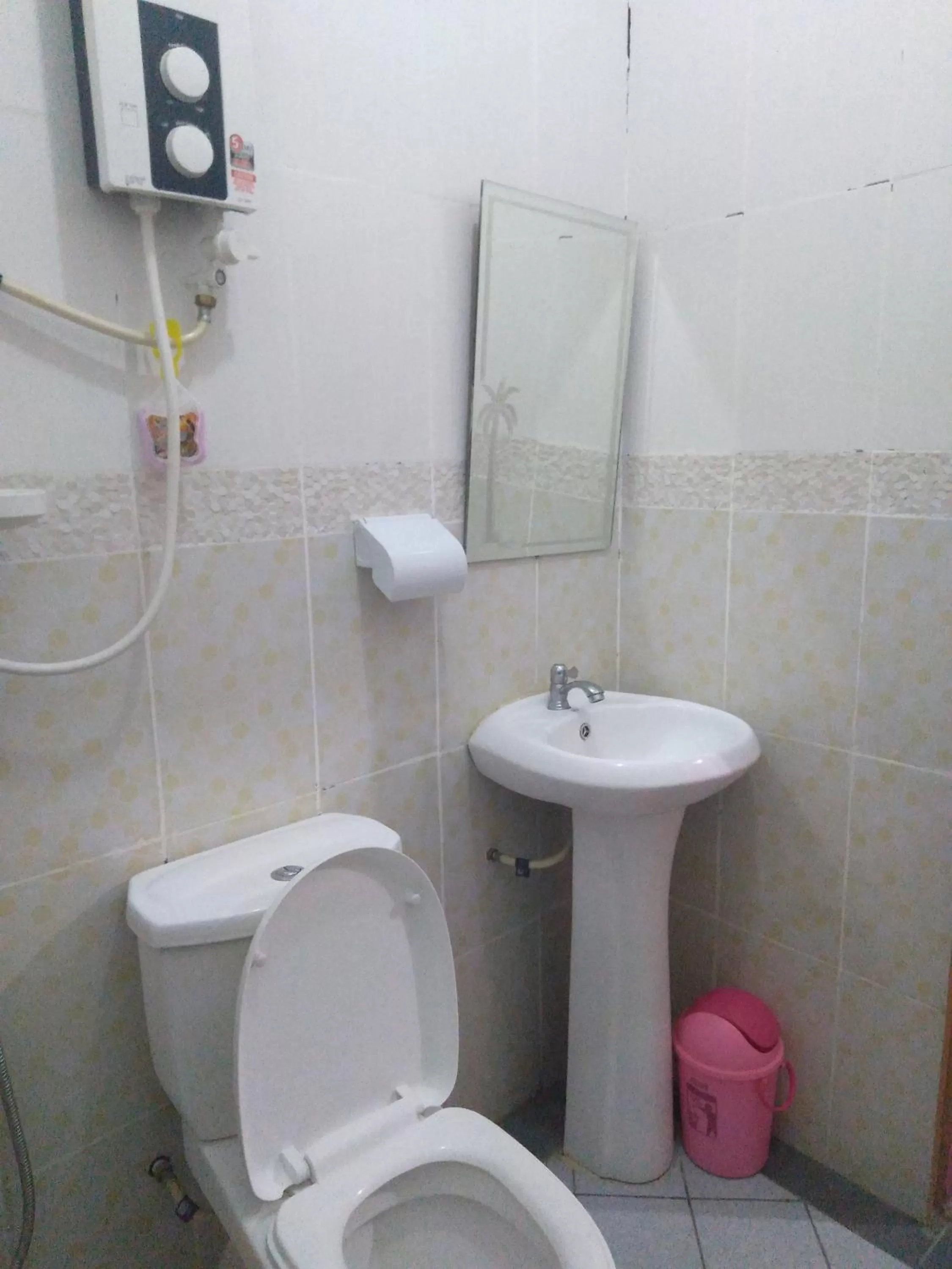 Bathroom in OYO 90346 Safa Hotel Ranau
