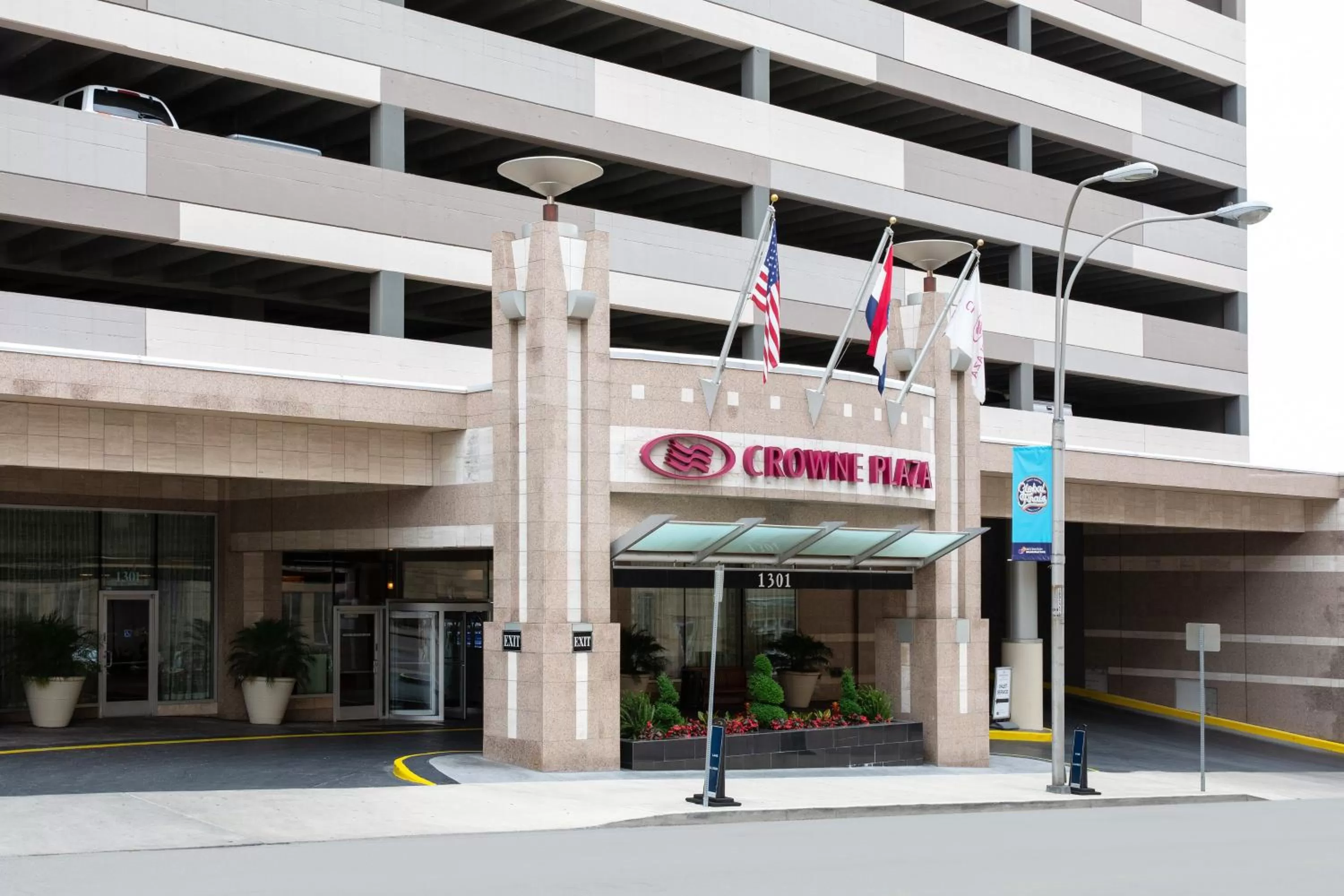 Property building in Crowne Plaza Kansas City Downtown by IHG