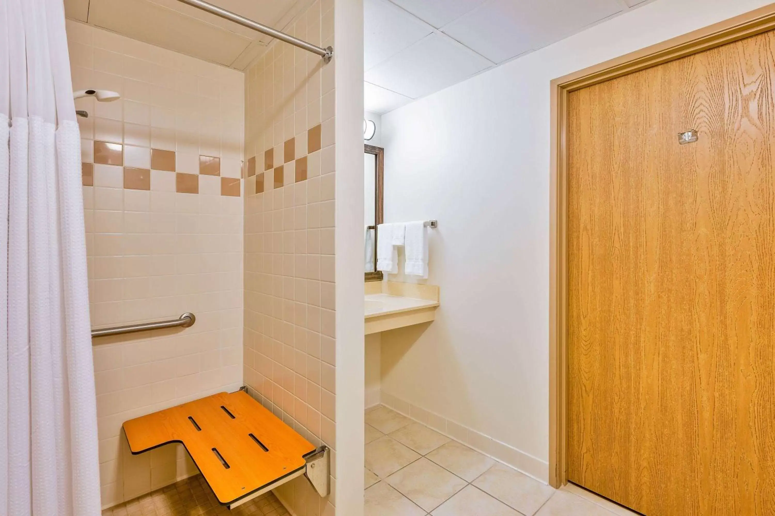 Shower, Bathroom in AmericInn by Wyndham Monmouth