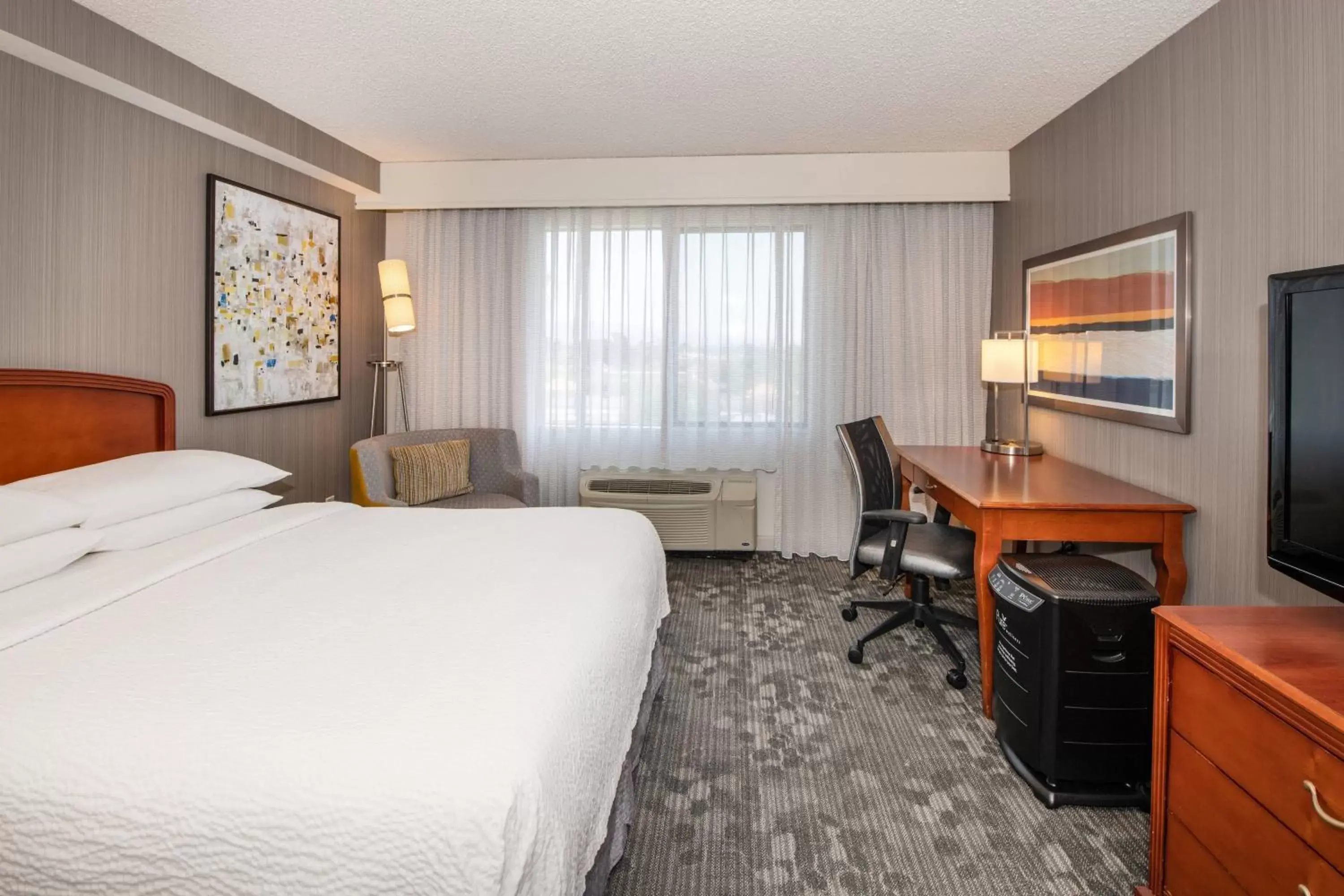 Photo of the whole room in Courtyard by Marriott Newark Silicon Valley