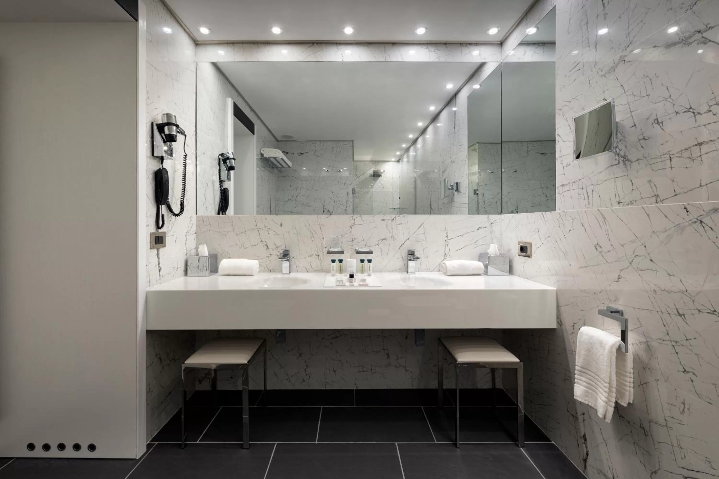 Bathroom in LHP Napoli Palace & SPA